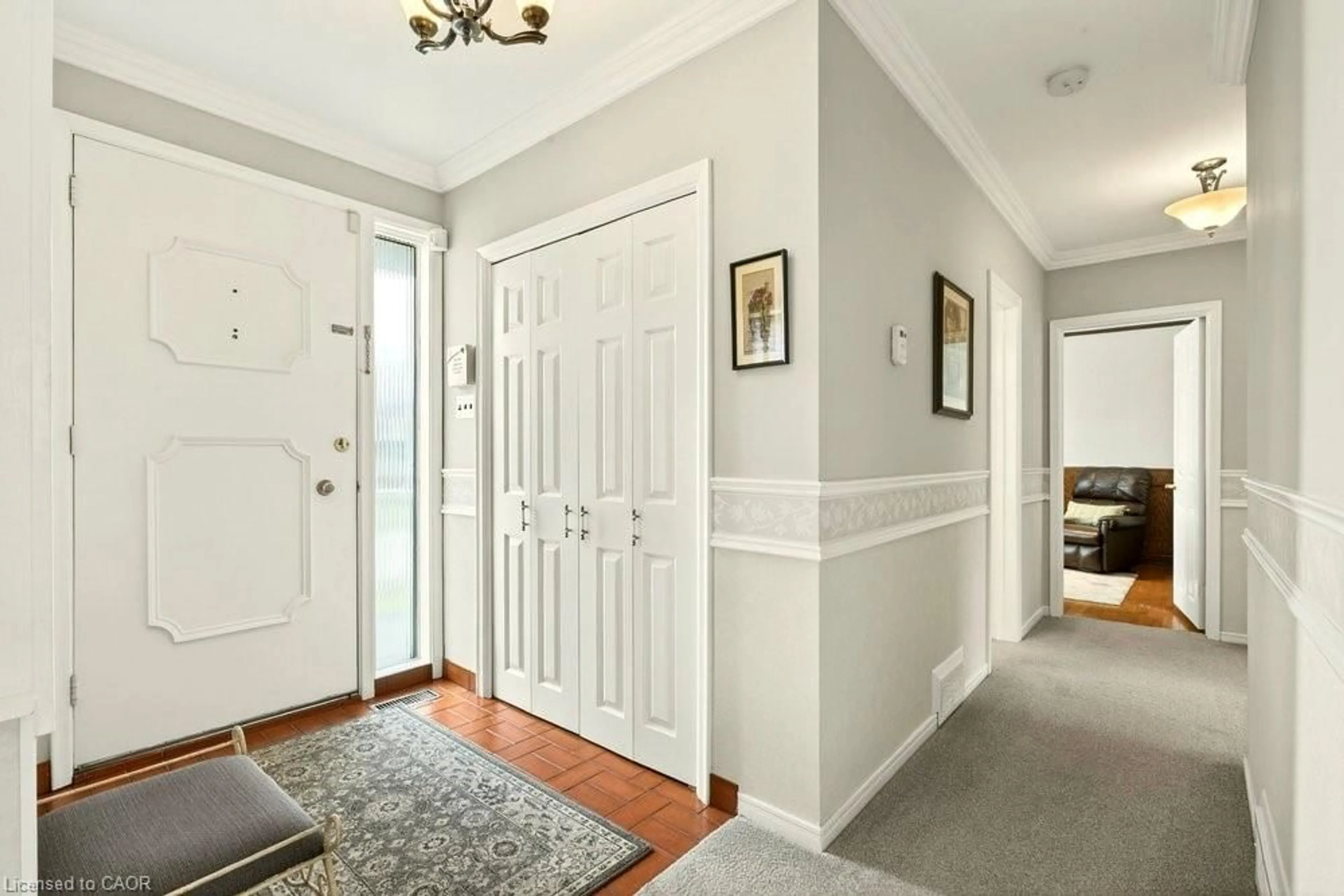 Indoor entryway for 83 Sunvale Dr, Etobicoke Ontario M9R 1Z4