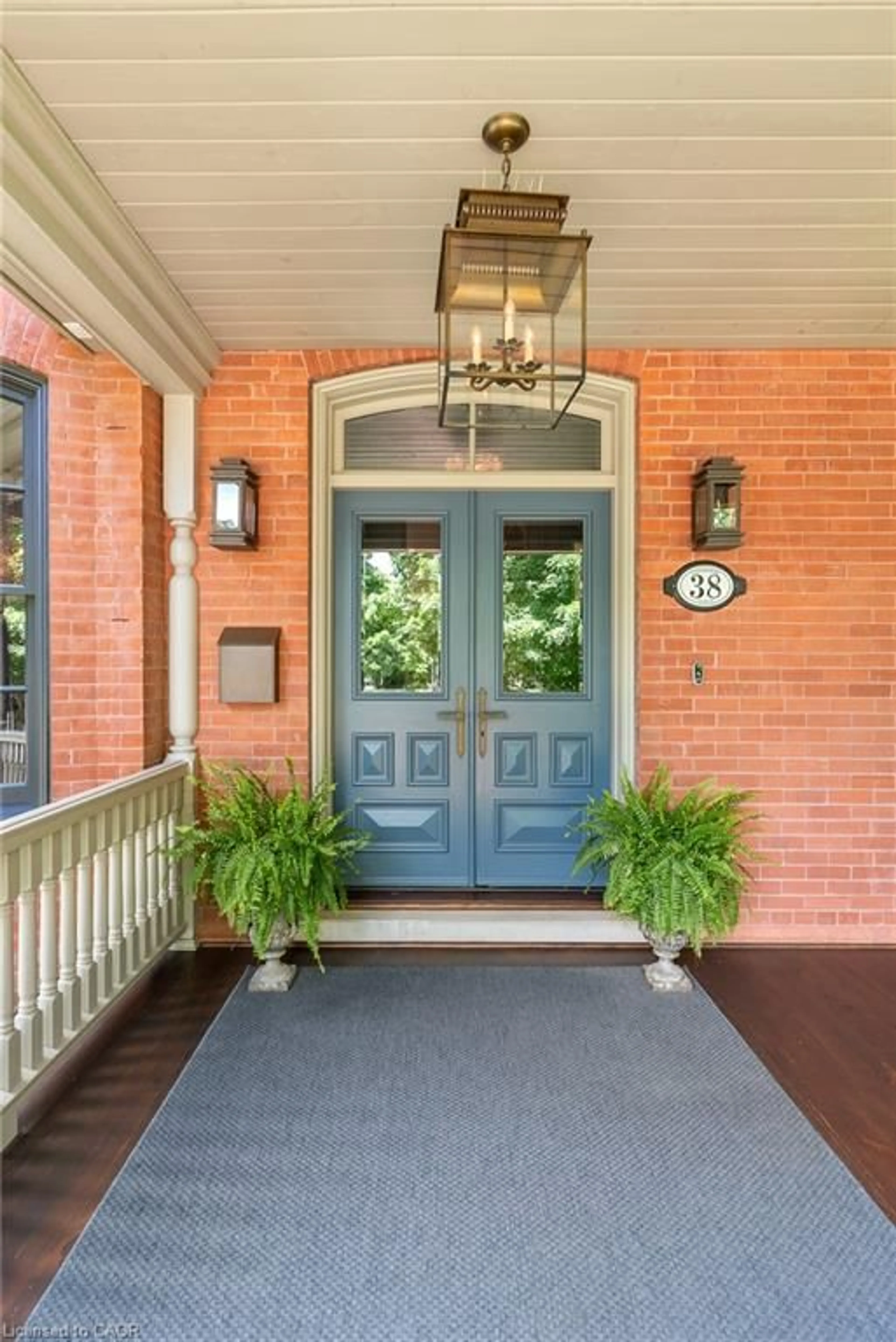 Indoor entryway for 38 Lansdowne Rd, Cambridge Ontario N1S 2S9