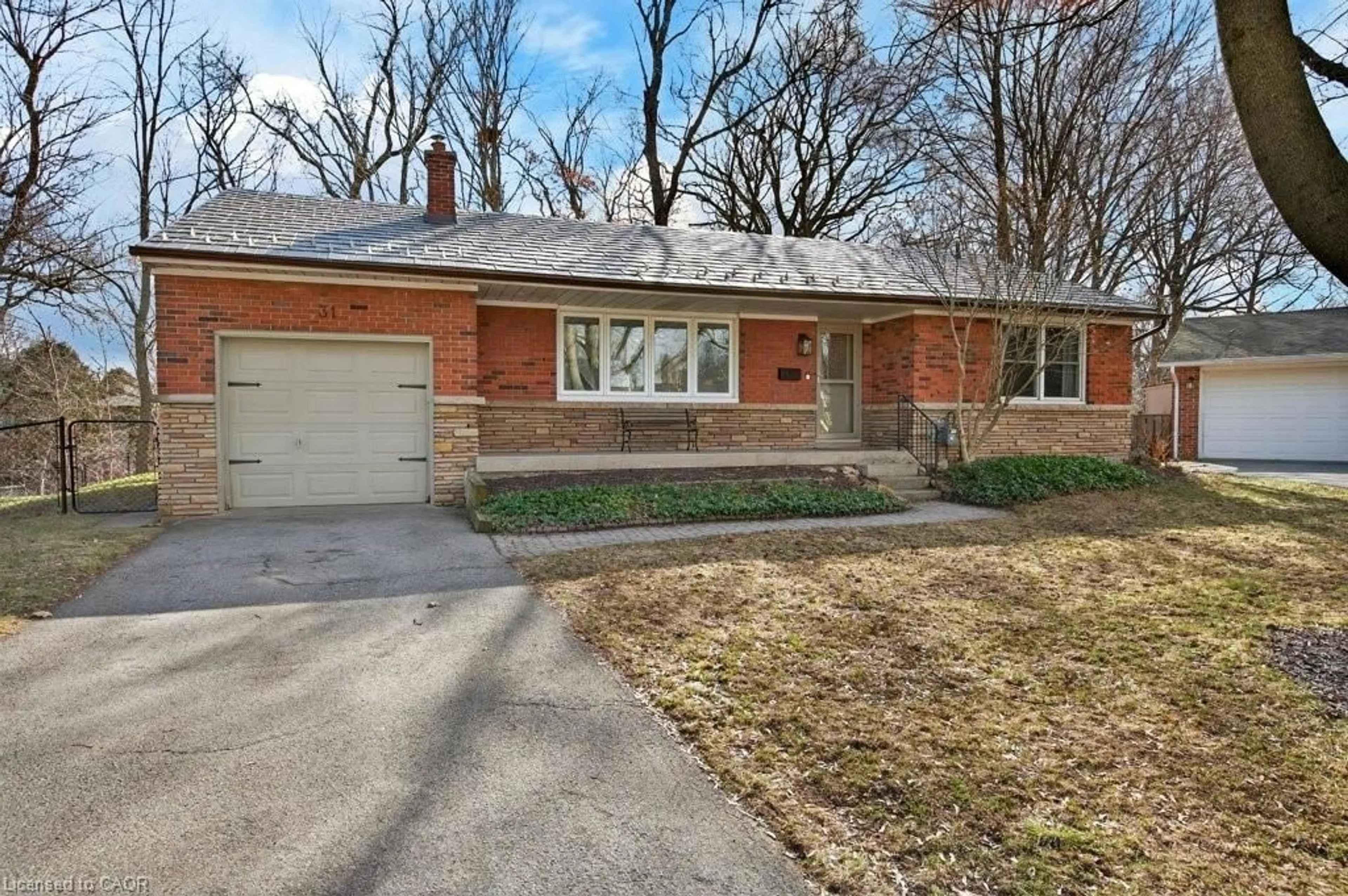 Home with brick exterior material, street for 31 Dunning Crt, Dundas Ontario L9H 4K8