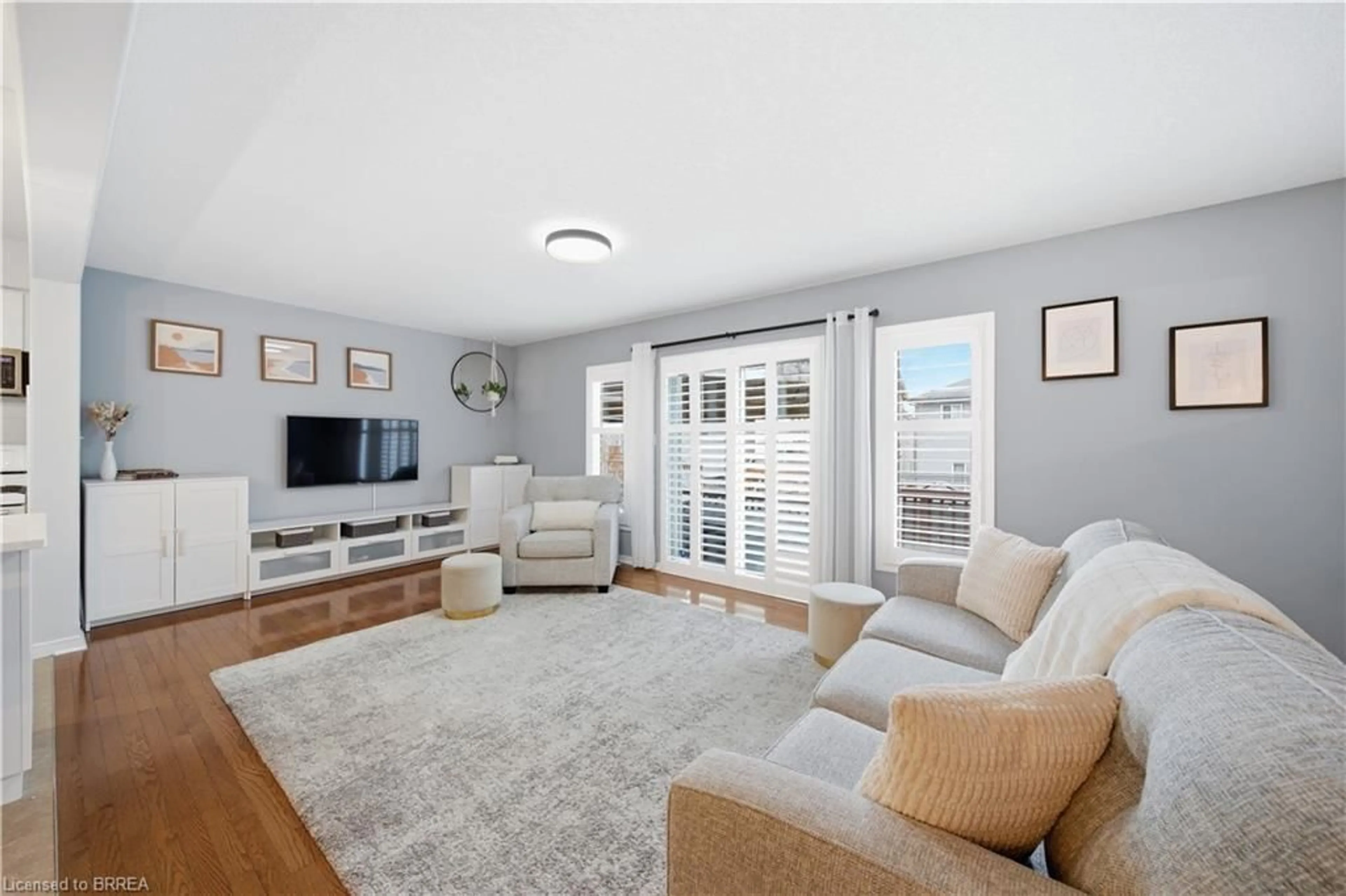 Living room with furniture, unknown for 309 Featherstone Cres, Kitchener Ontario N2R 1Z4