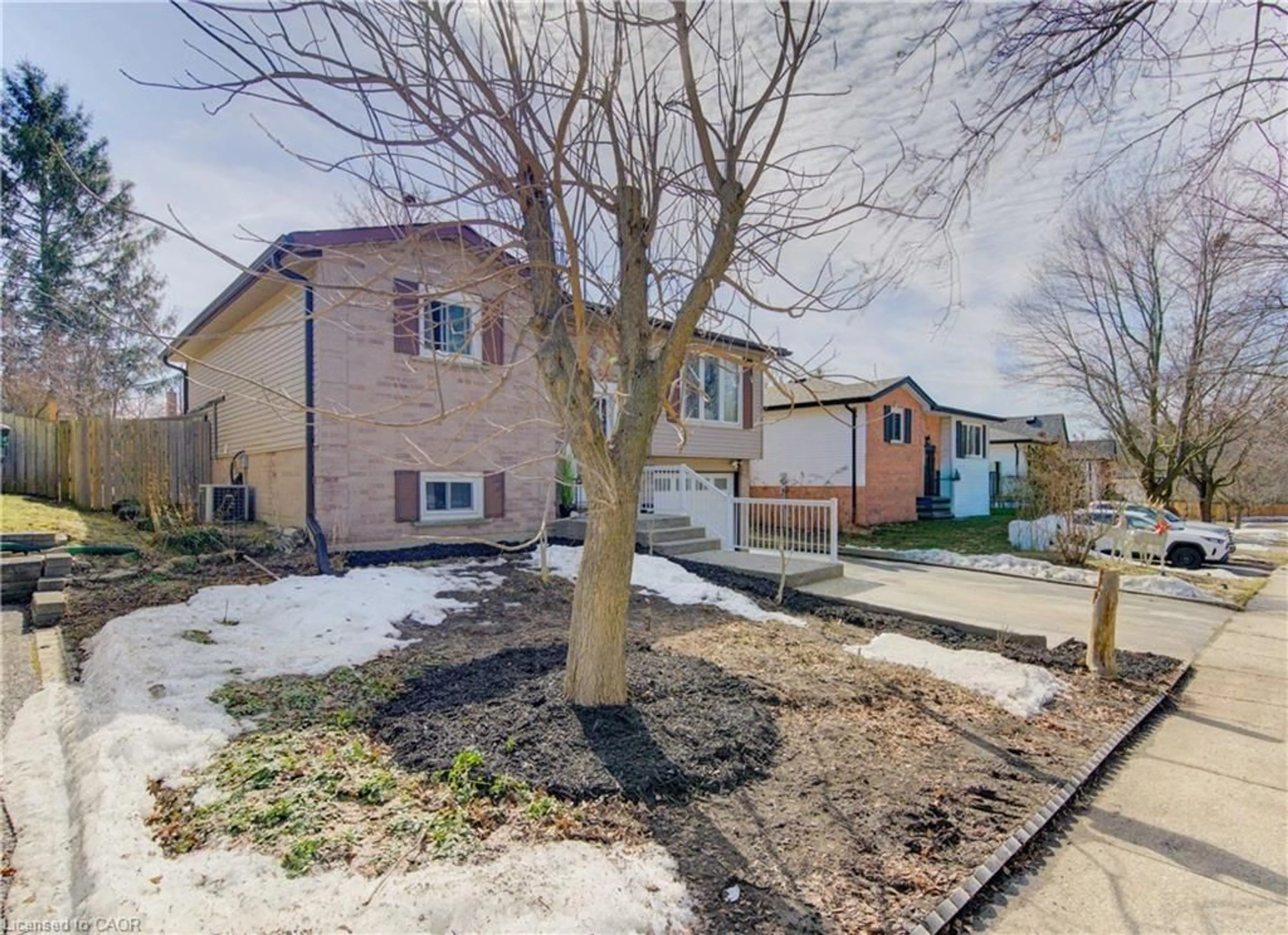 A pic from outside/outdoor area/front of a property/back of a property/a pic from drone, street for 146 Wheatfield Cres, Kitchener Ontario N2P 1P7