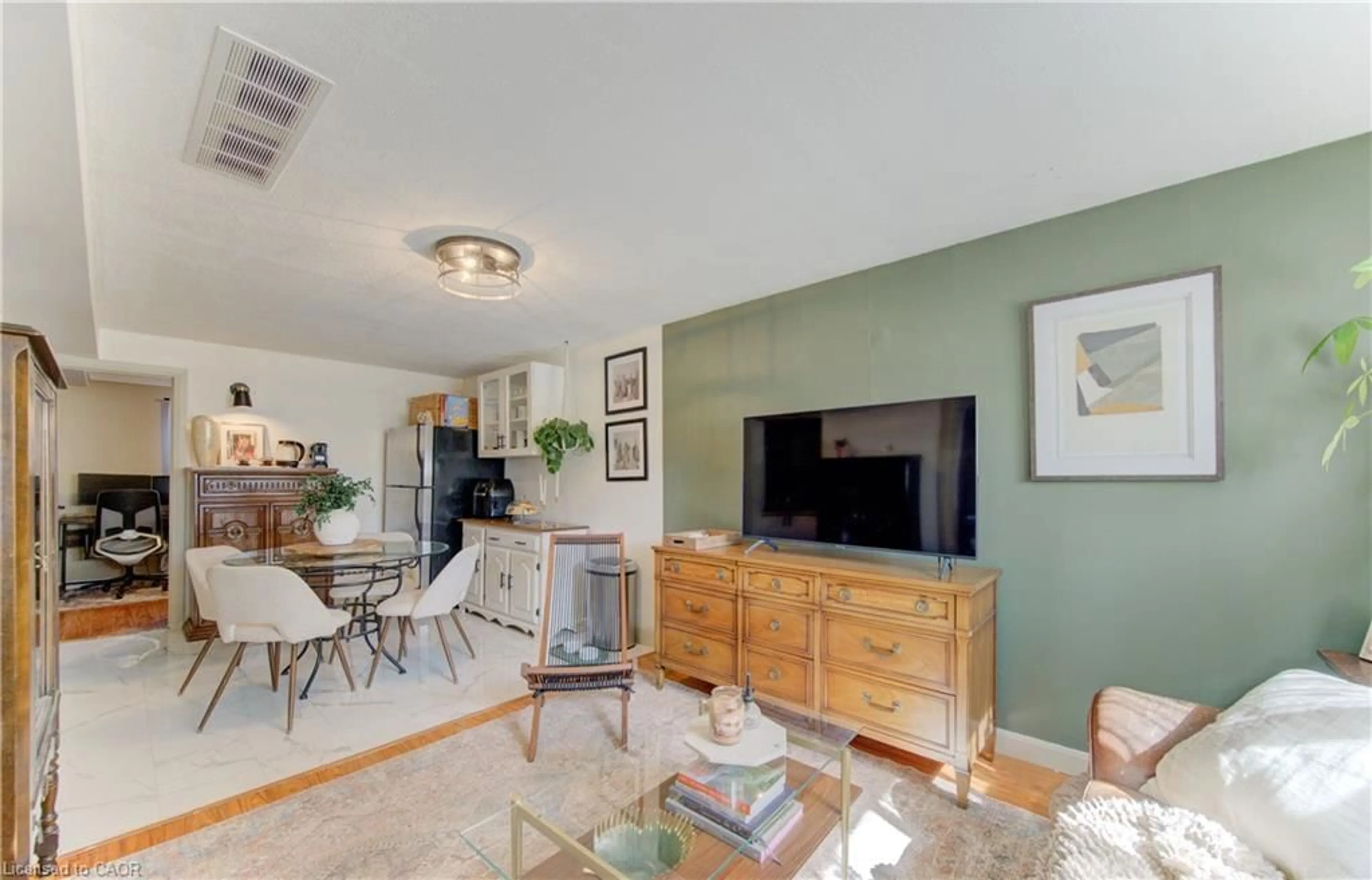 Living room with furniture, unknown for 146 Wheatfield Cres, Kitchener Ontario N2P 1P7