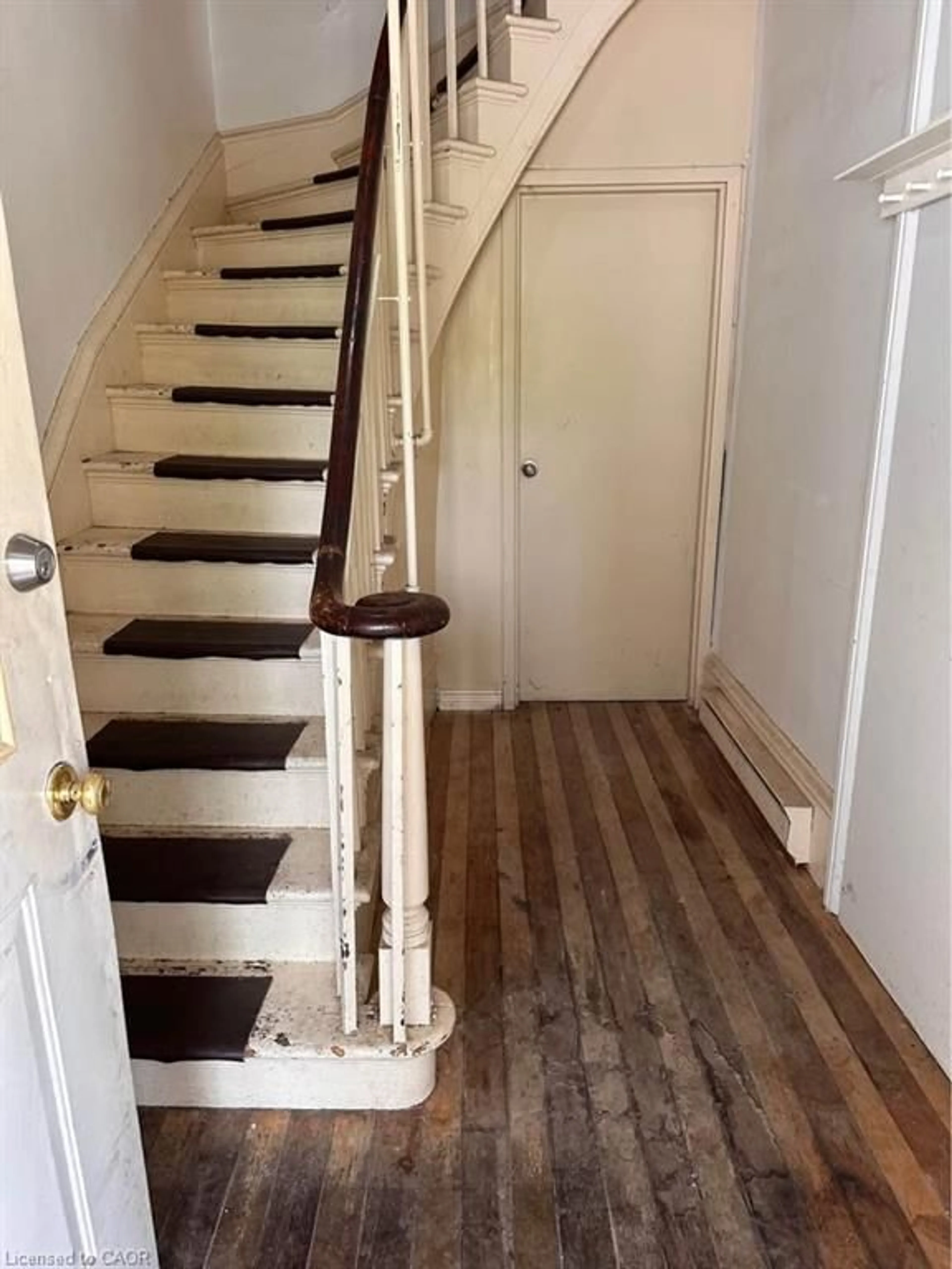 Stairs for 133 Darling St, Brantford Ontario N3T 2L1