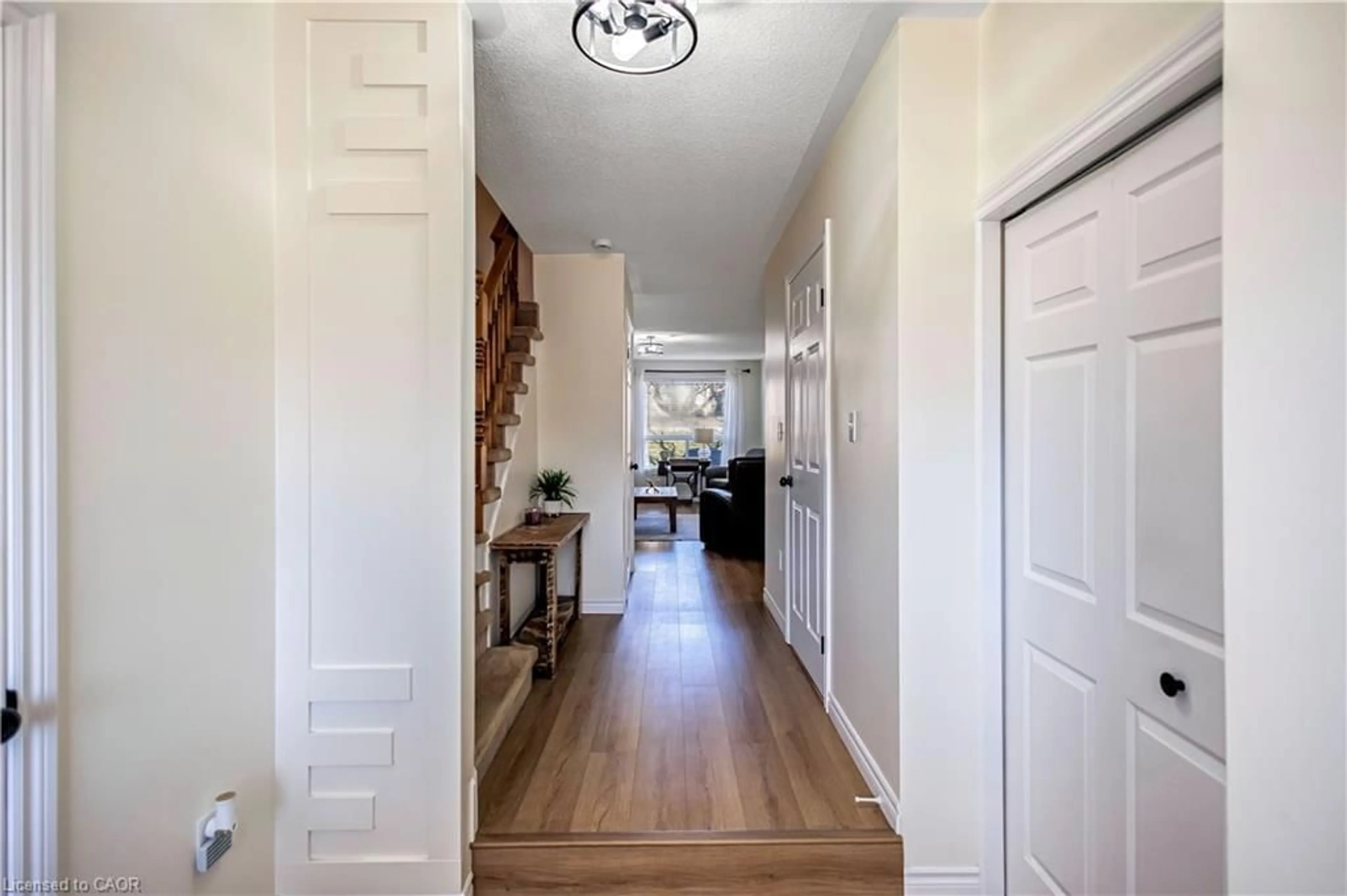 Indoor entryway for 61 Kendrick Crt, Ancaster Ontario L9G 5A5