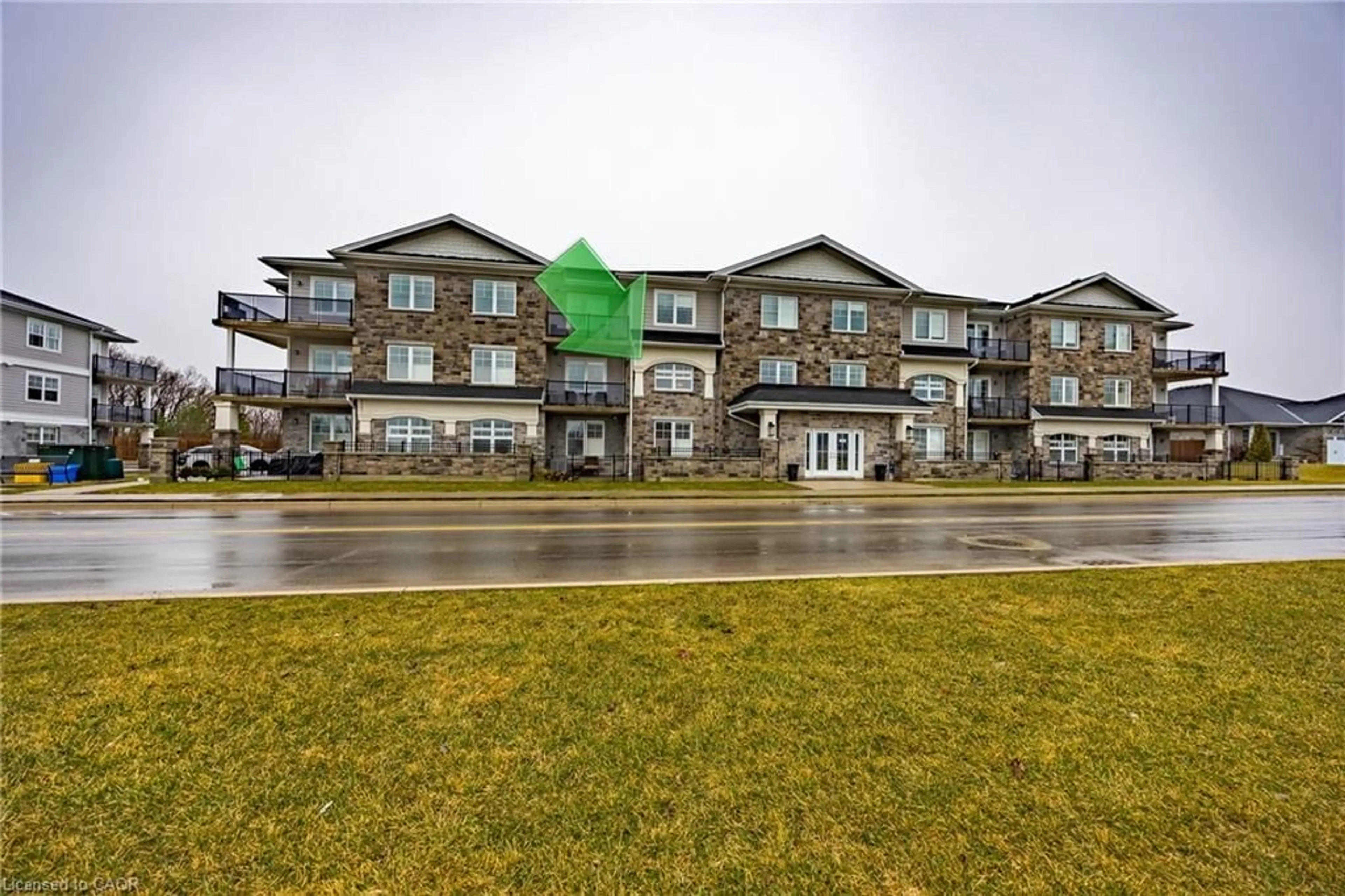 Patio, building for 65 Haddington St #203, Caledonia Ontario N3W 2H2