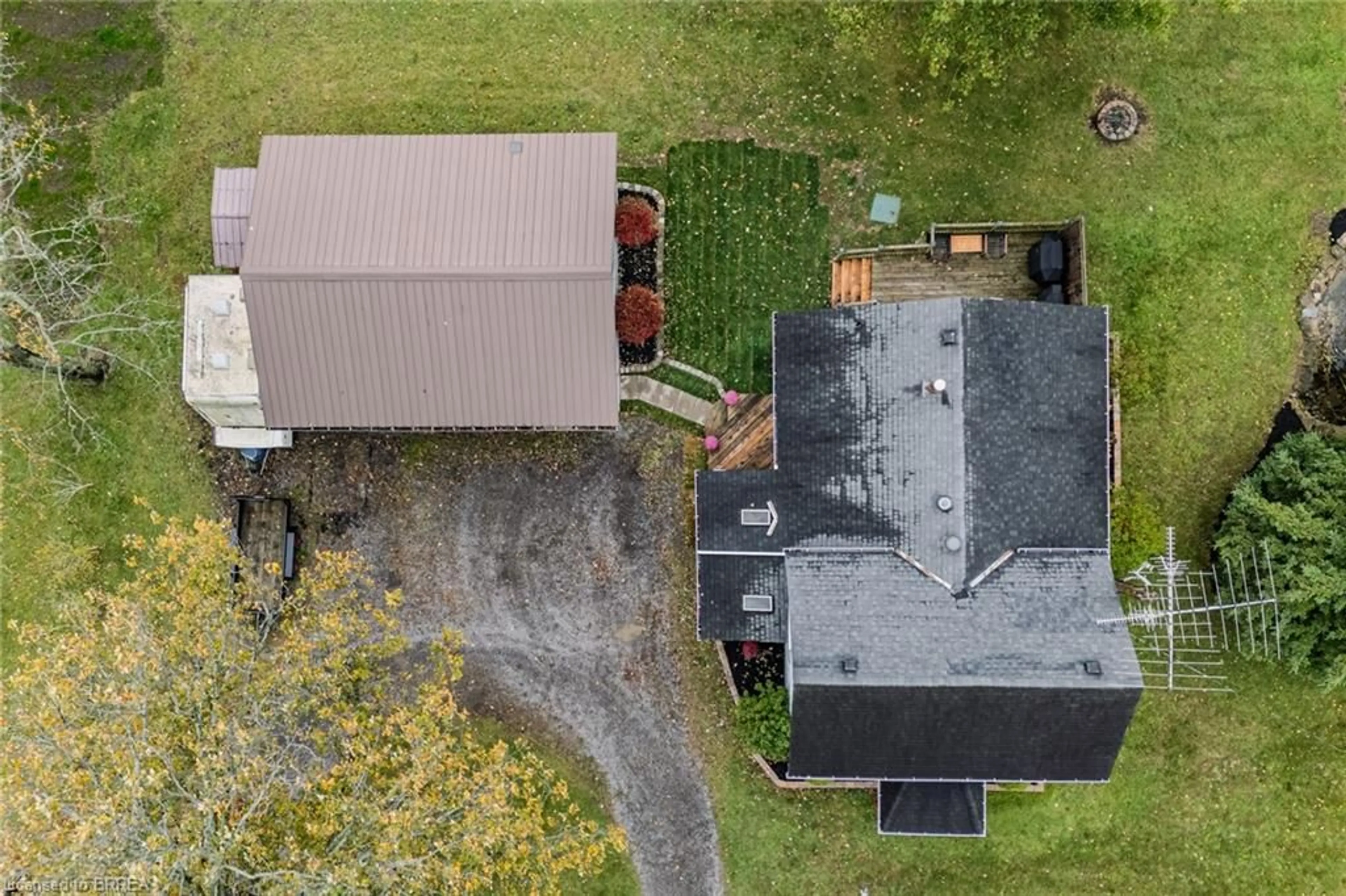 A pic from outside/outdoor area/front of a property/back of a property/a pic from drone, building for 1546 Windham Centre Rd, Windham Centre Ontario N0E 2A0