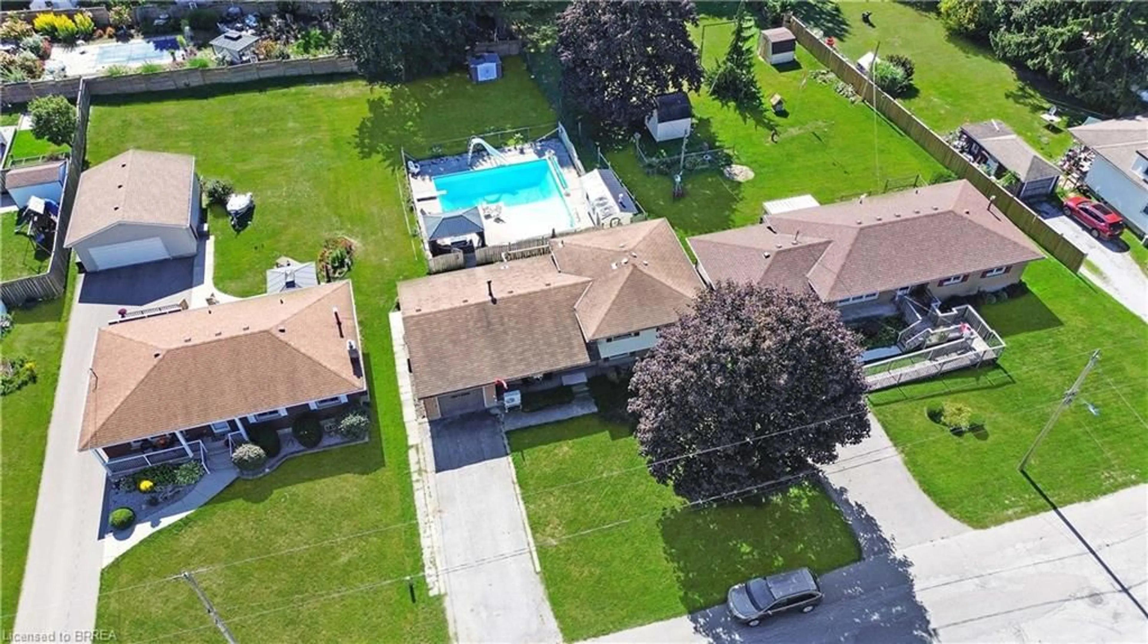 A pic from outside/outdoor area/front of a property/back of a property/a pic from drone, street for 46 Davis St, Simcoe Ontario N3Y 2R4