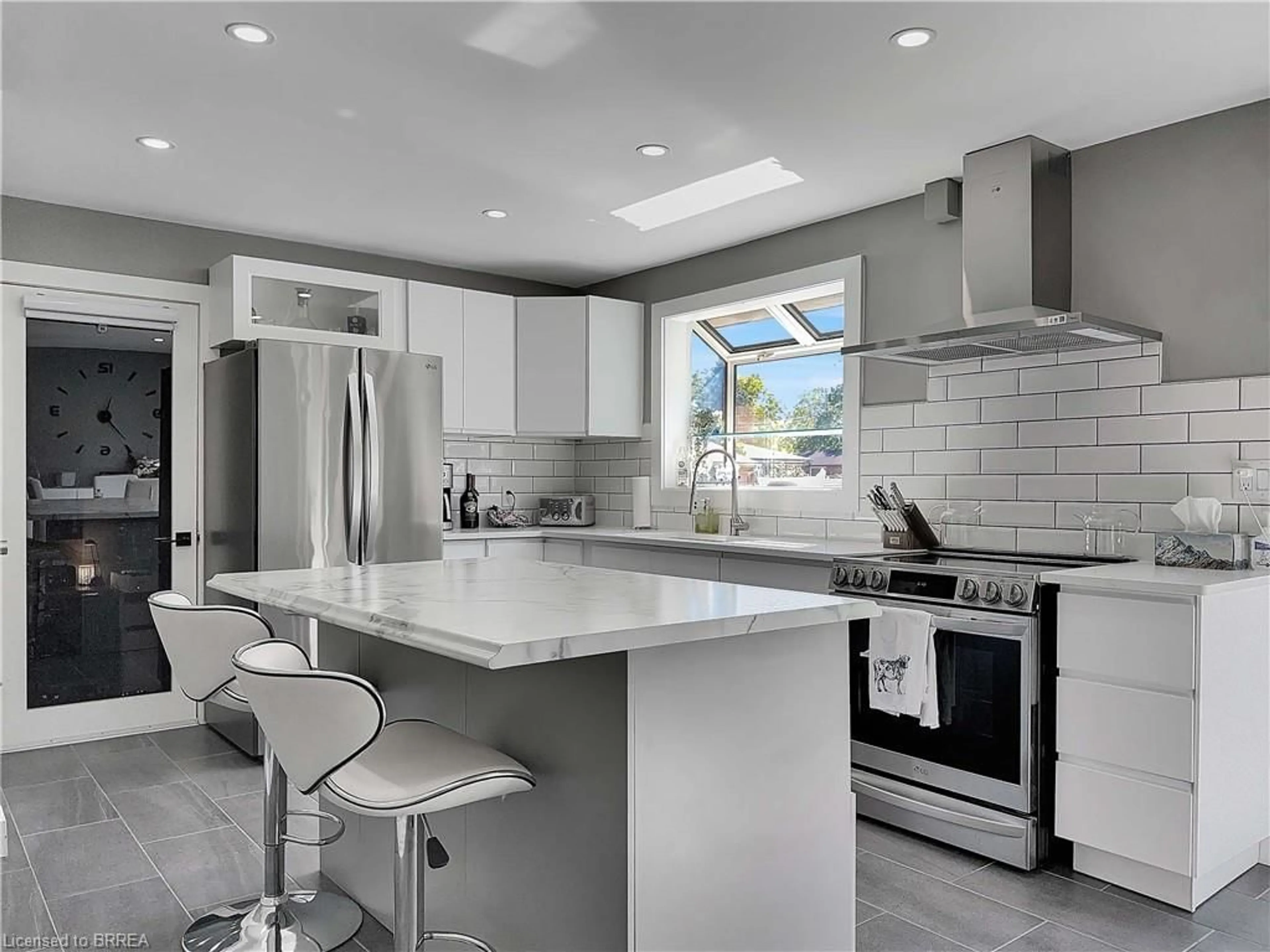 Contemporary kitchen, ceramic/tile floor for 46 Davis St, Simcoe Ontario N3Y 2R4