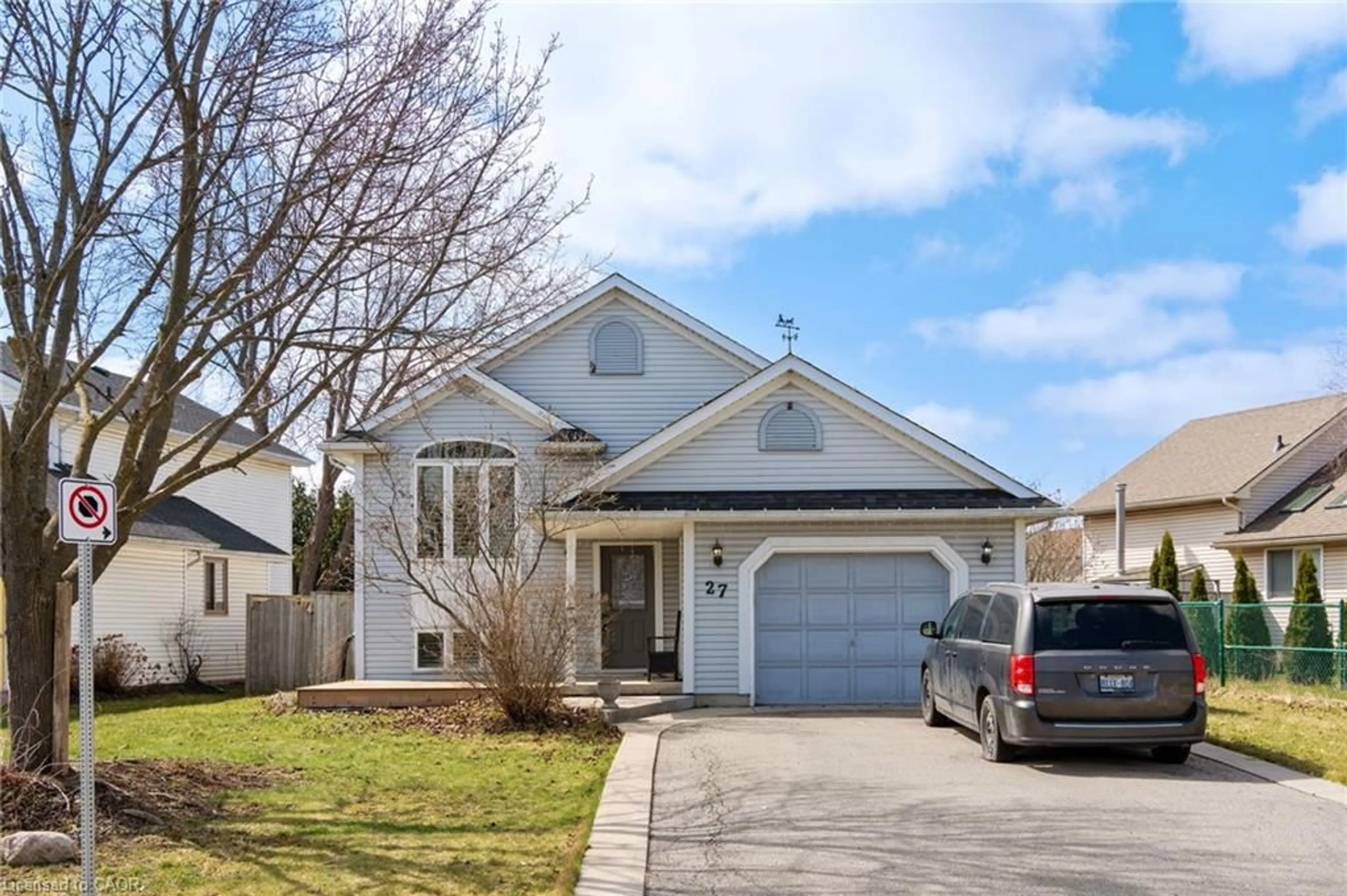 Home with vinyl exterior material, street for 27 Morgan Dr, Caledonia Ontario N3W 1H6