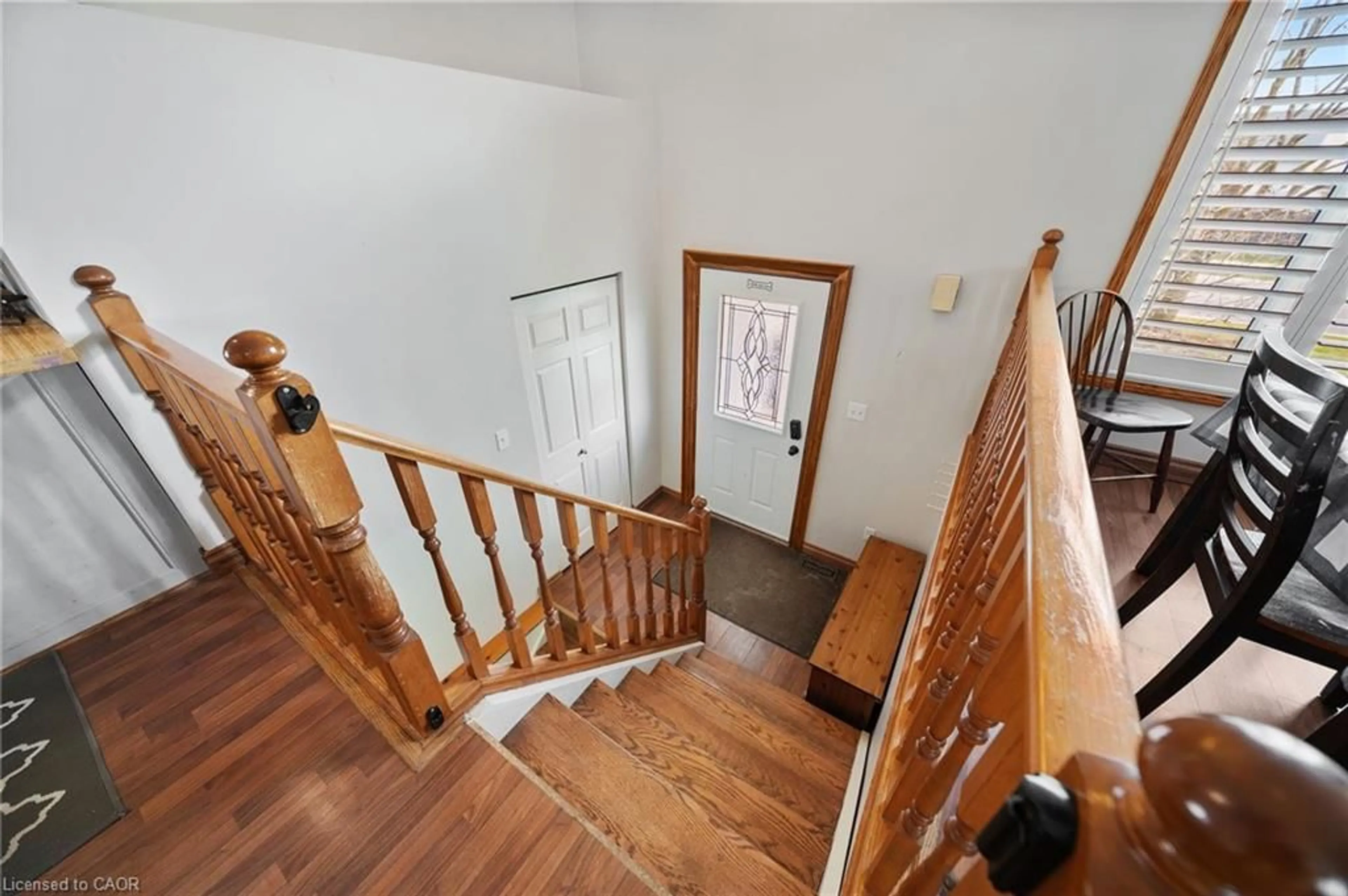 Indoor foyer for 27 Morgan Dr, Caledonia Ontario N3W 1H6