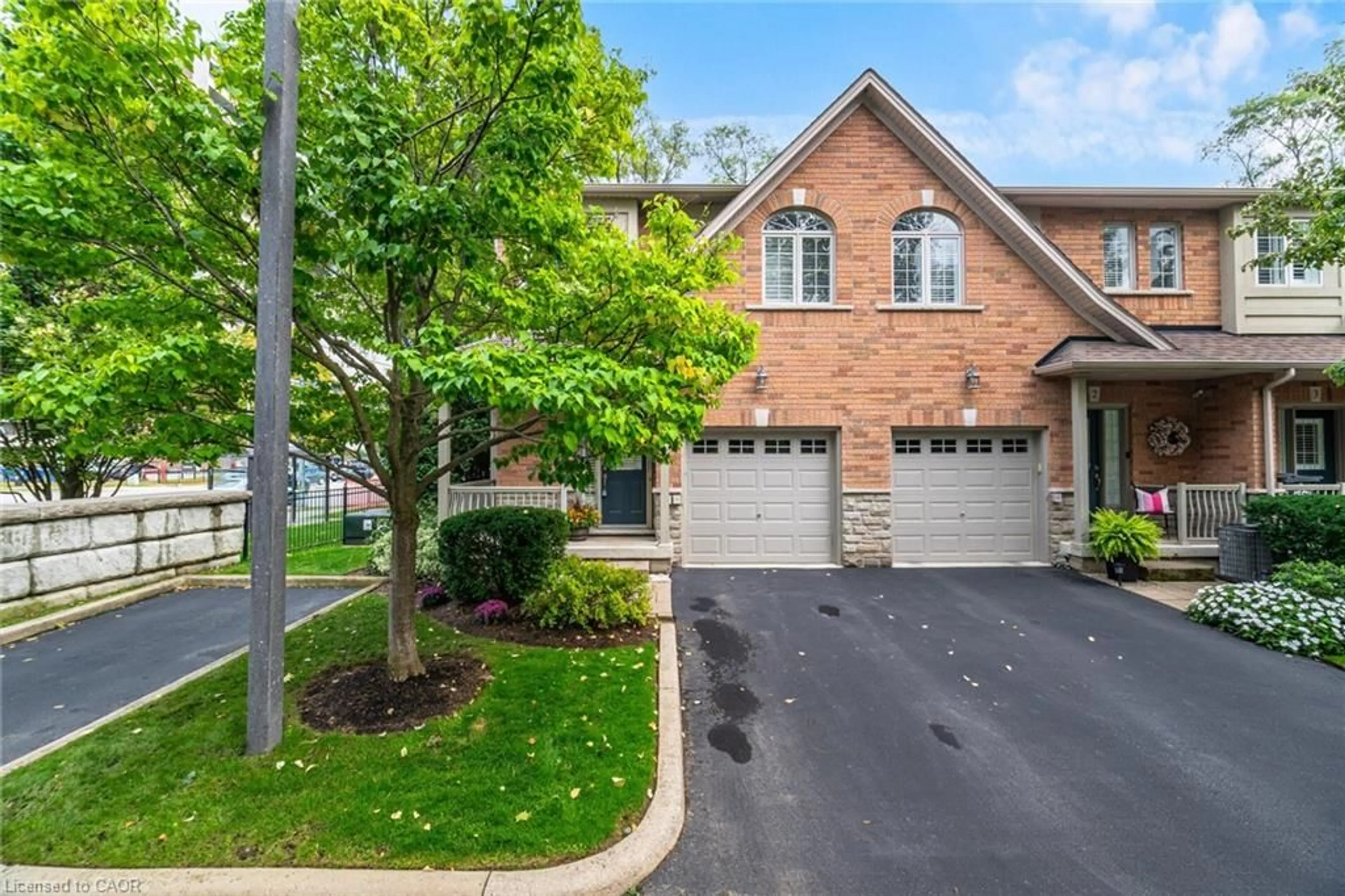 Home with brick exterior material, street for 540 Guelph Line #1, Burlington Ontario L7R 3M4