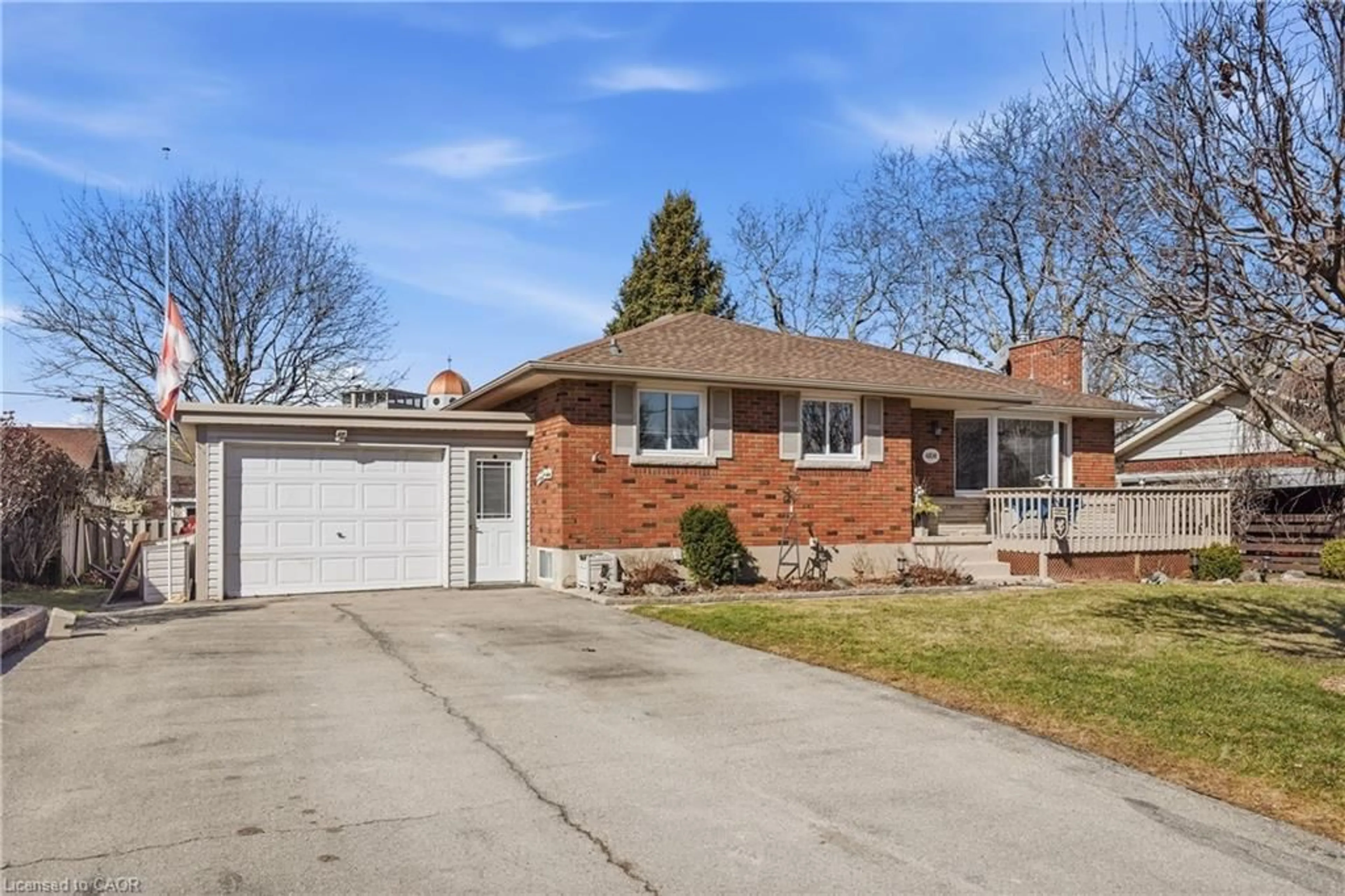Home with brick exterior material, street for 4108 Barry Dr, Beamsville Ontario L3J 0L3