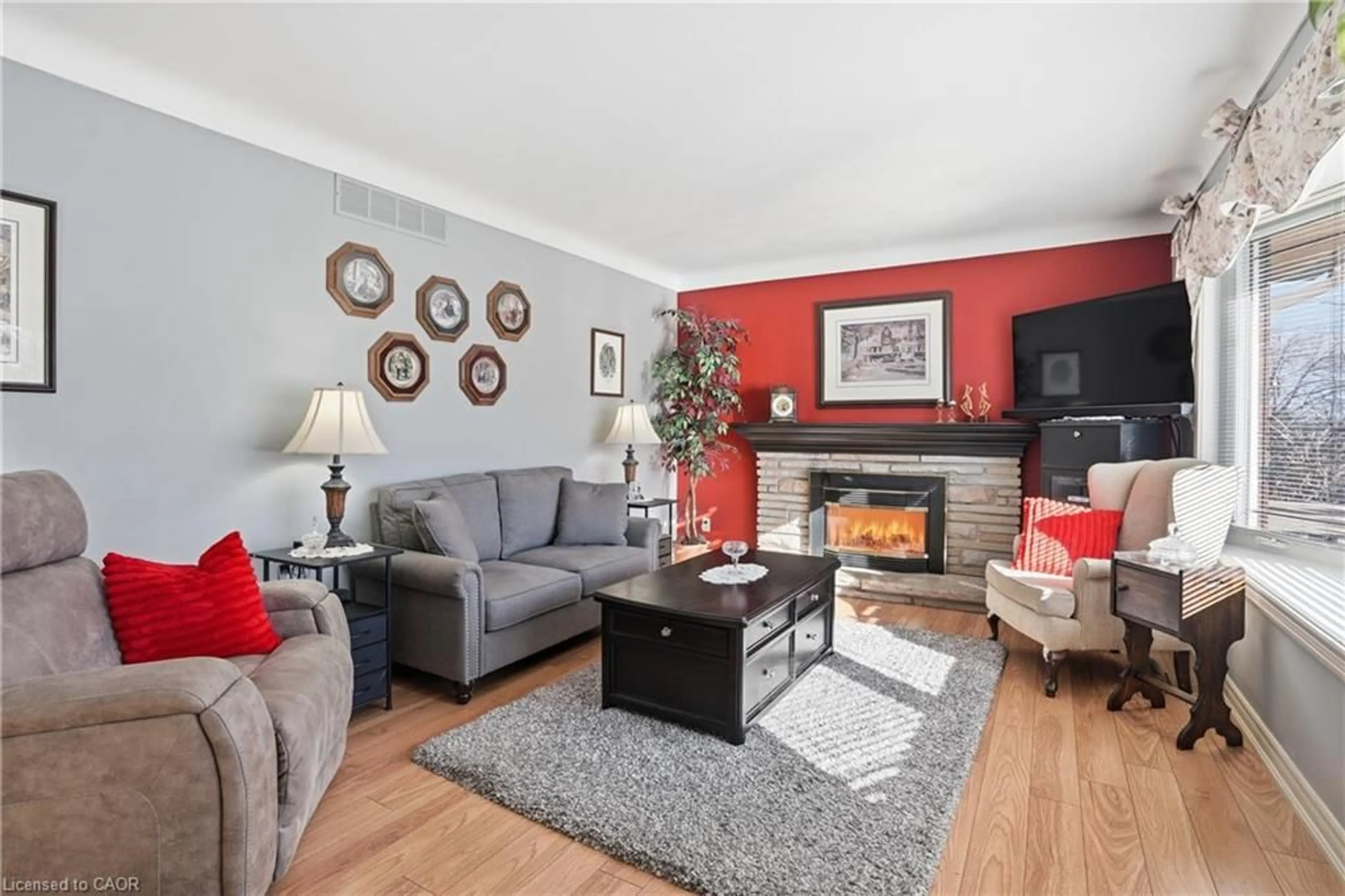 Living room with furniture, wood/laminate floor for 4108 Barry Dr, Beamsville Ontario L3J 0L3
