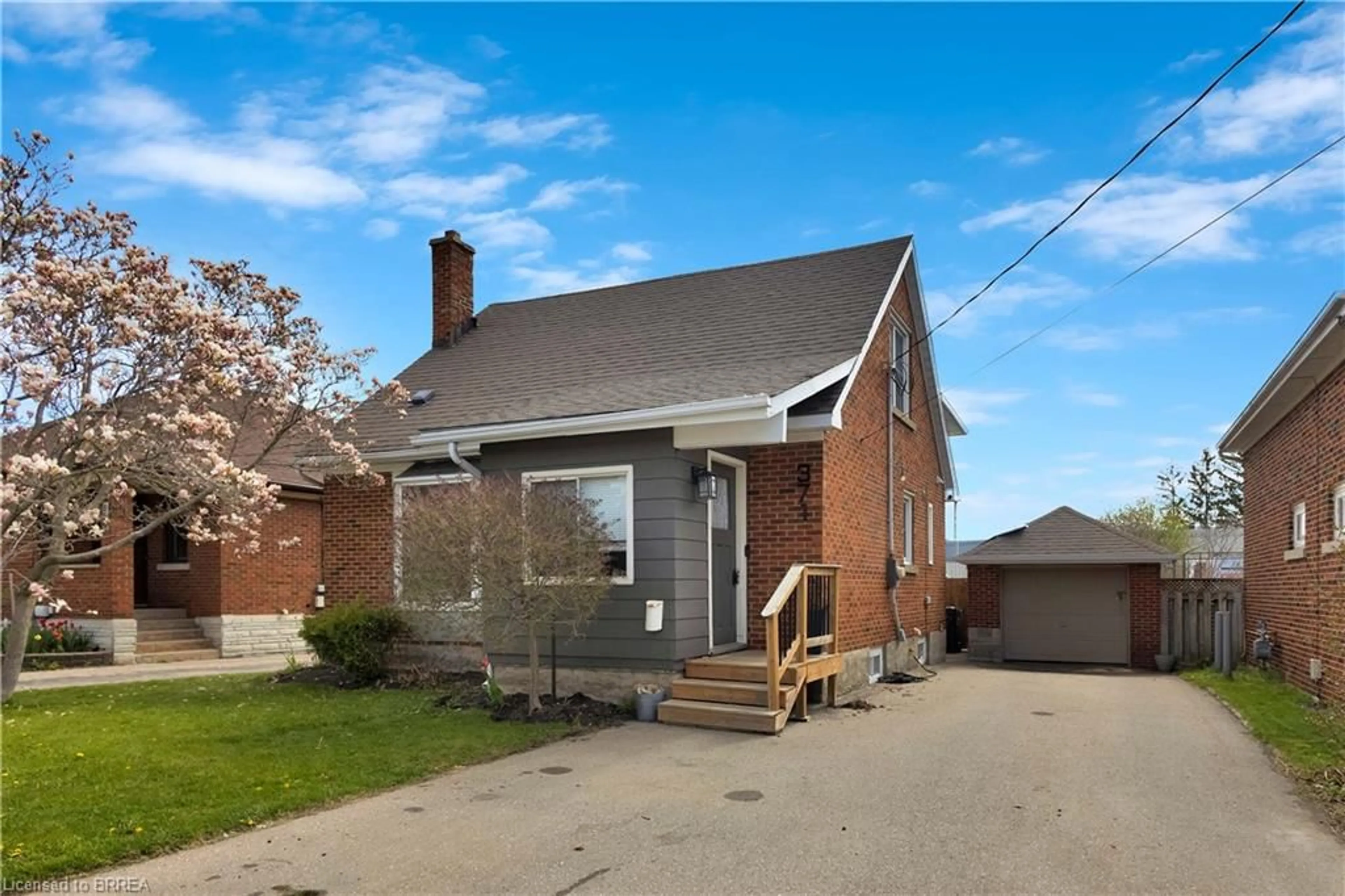 Home with brick exterior material, street for 371 Ottawa St, Kitchener Ontario N2M 3P3