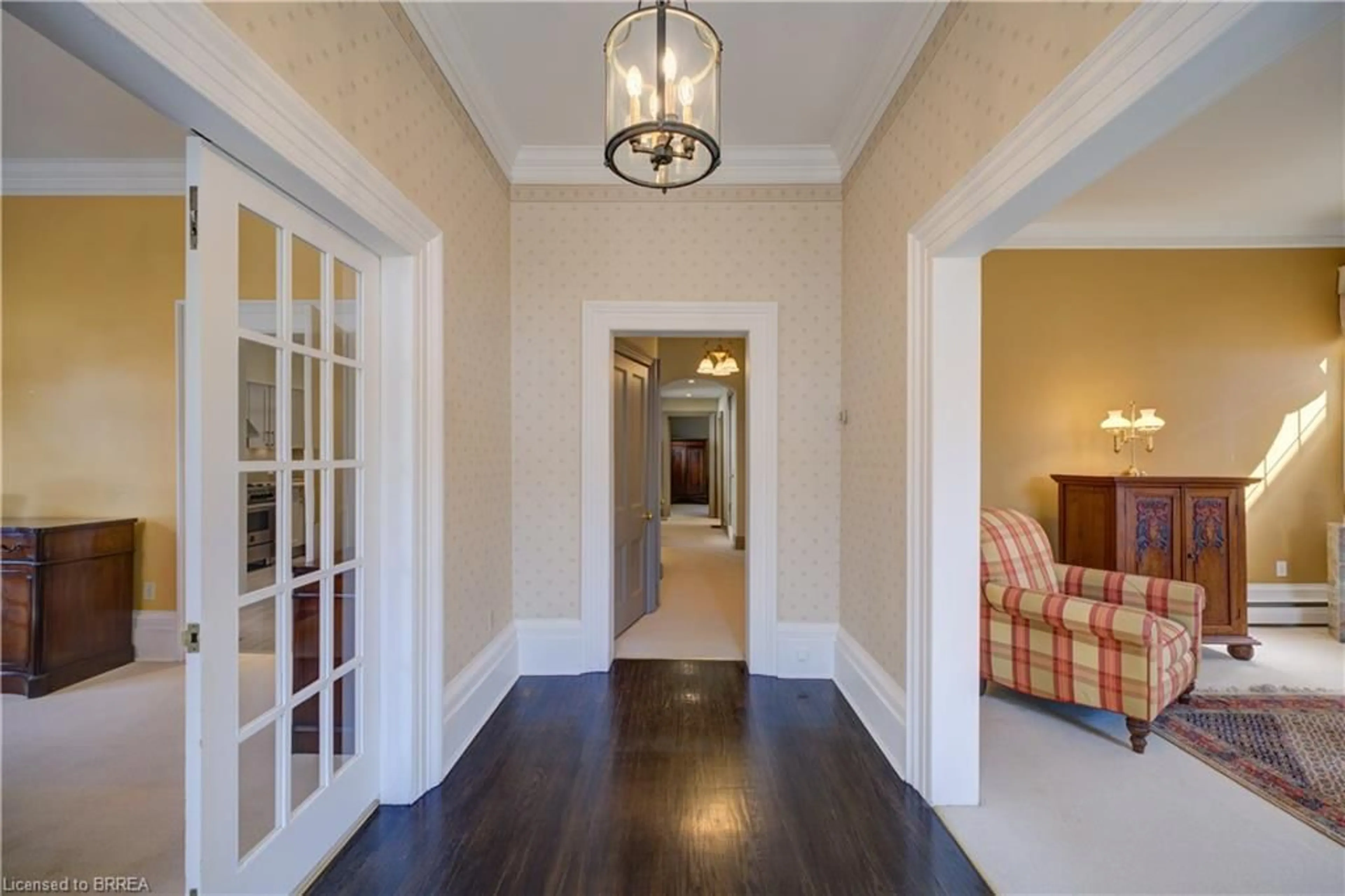 Indoor entryway for 53 William St, Brantford Ontario N3T 3K6