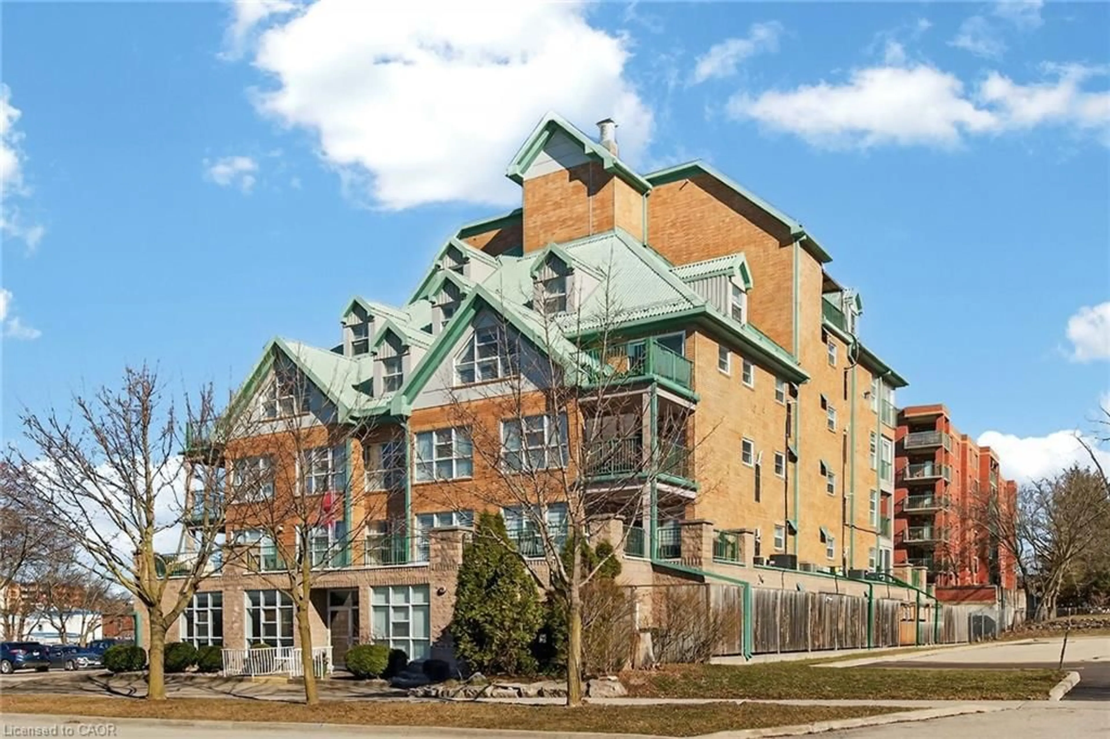 Patio, building for 19 Lake Ave #303, Stoney Creek Ontario L8G 2V1