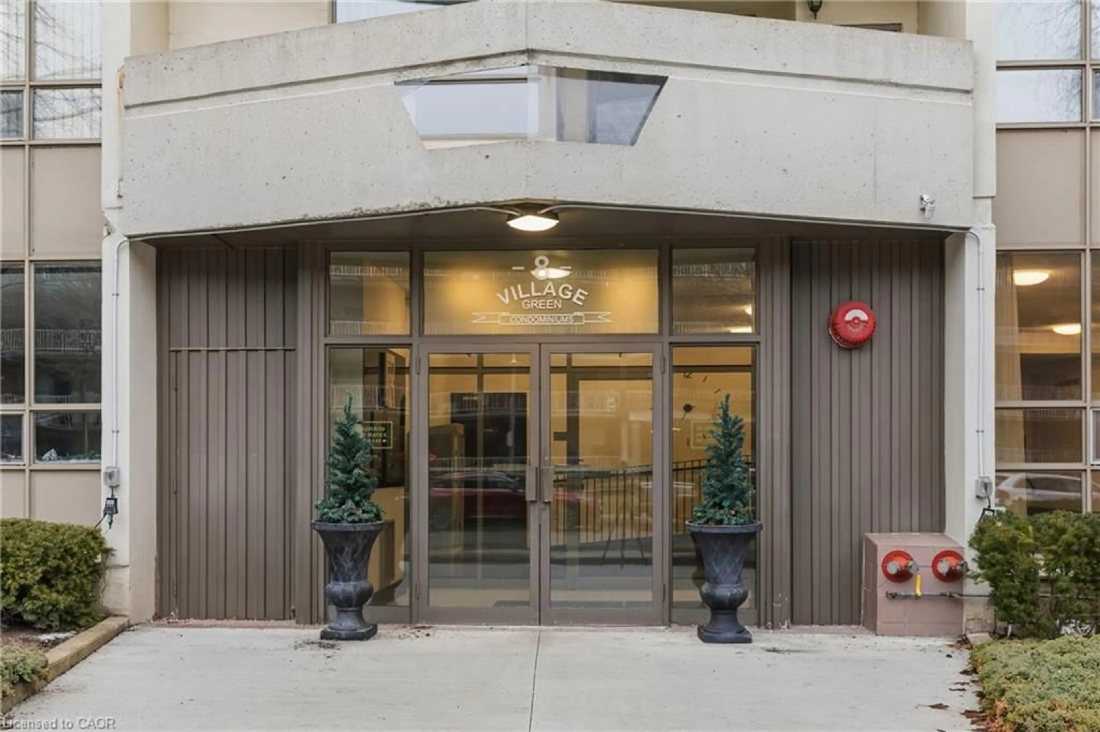 Indoor foyer for 8 Village Green Blvd #208, Stoney Creek Ontario L8G 5B8