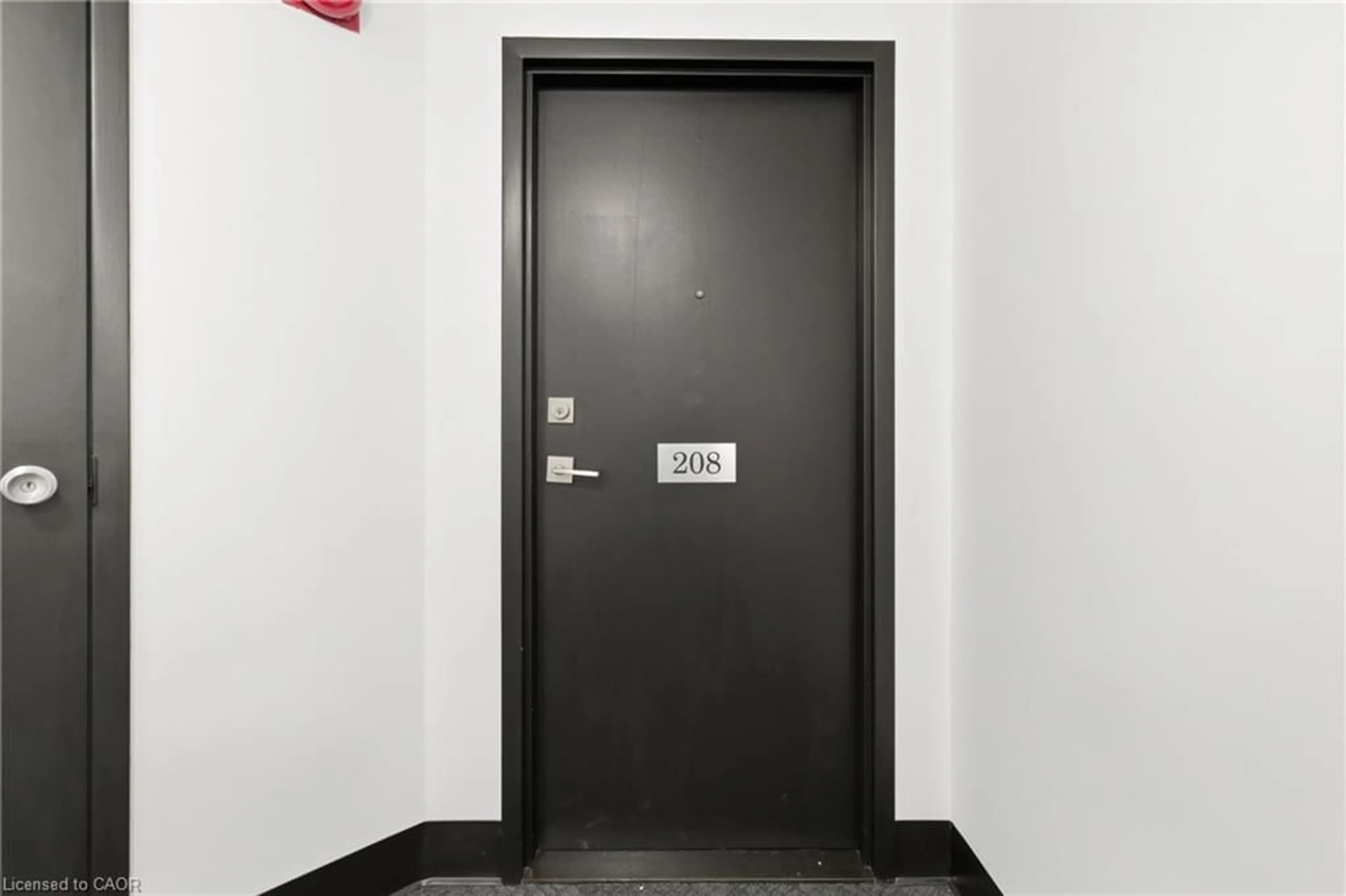 Indoor foyer for 8 Village Green Blvd #208, Stoney Creek Ontario L8G 5B8