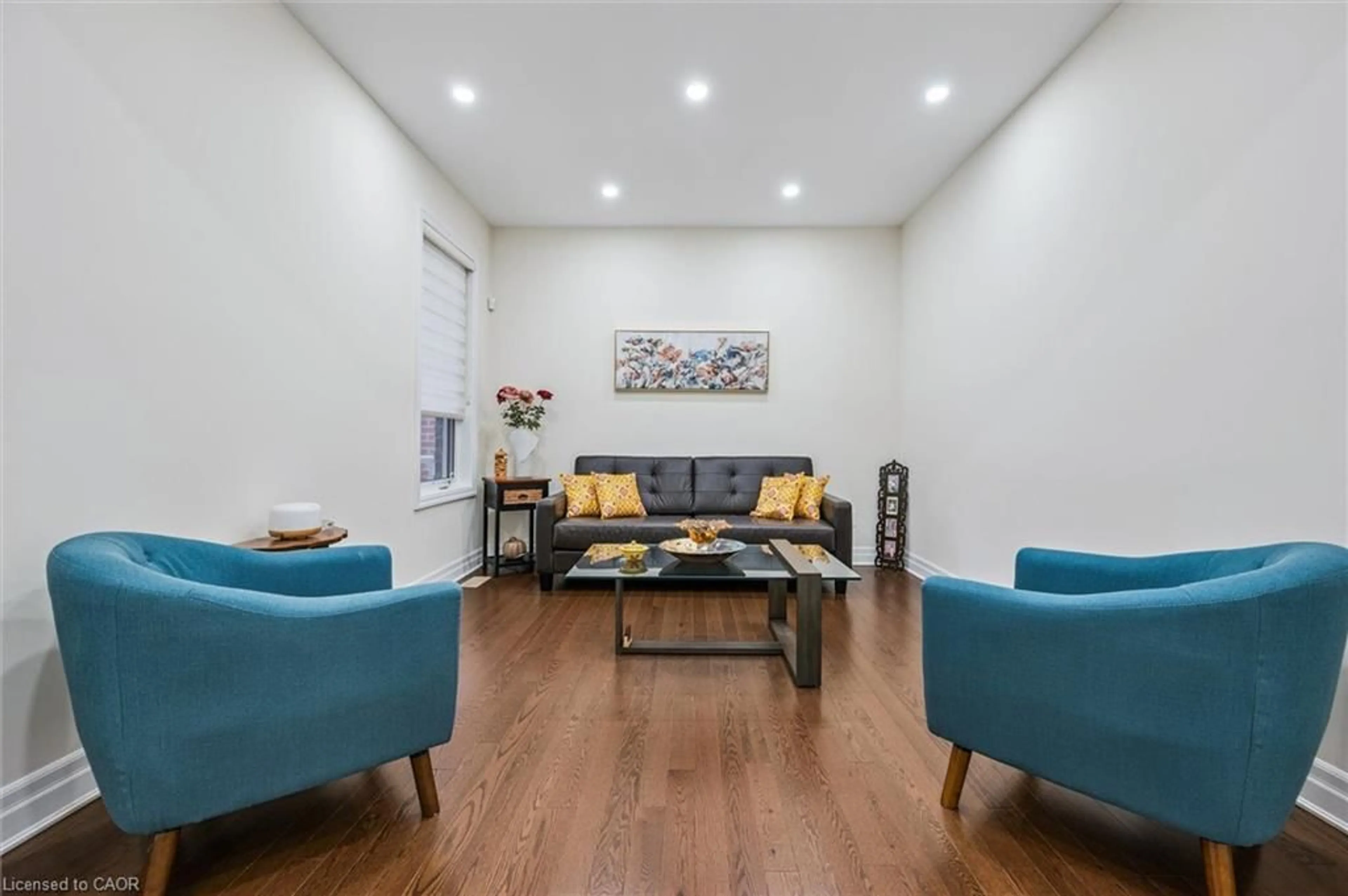 Living room with furniture, wood/laminate floor for 228 Ridge Rd, Cambridge Ontario N2E 0C2