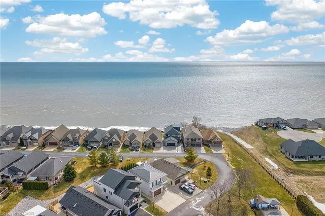 80 New Lakeshore Rd #16, Port Dover 2
