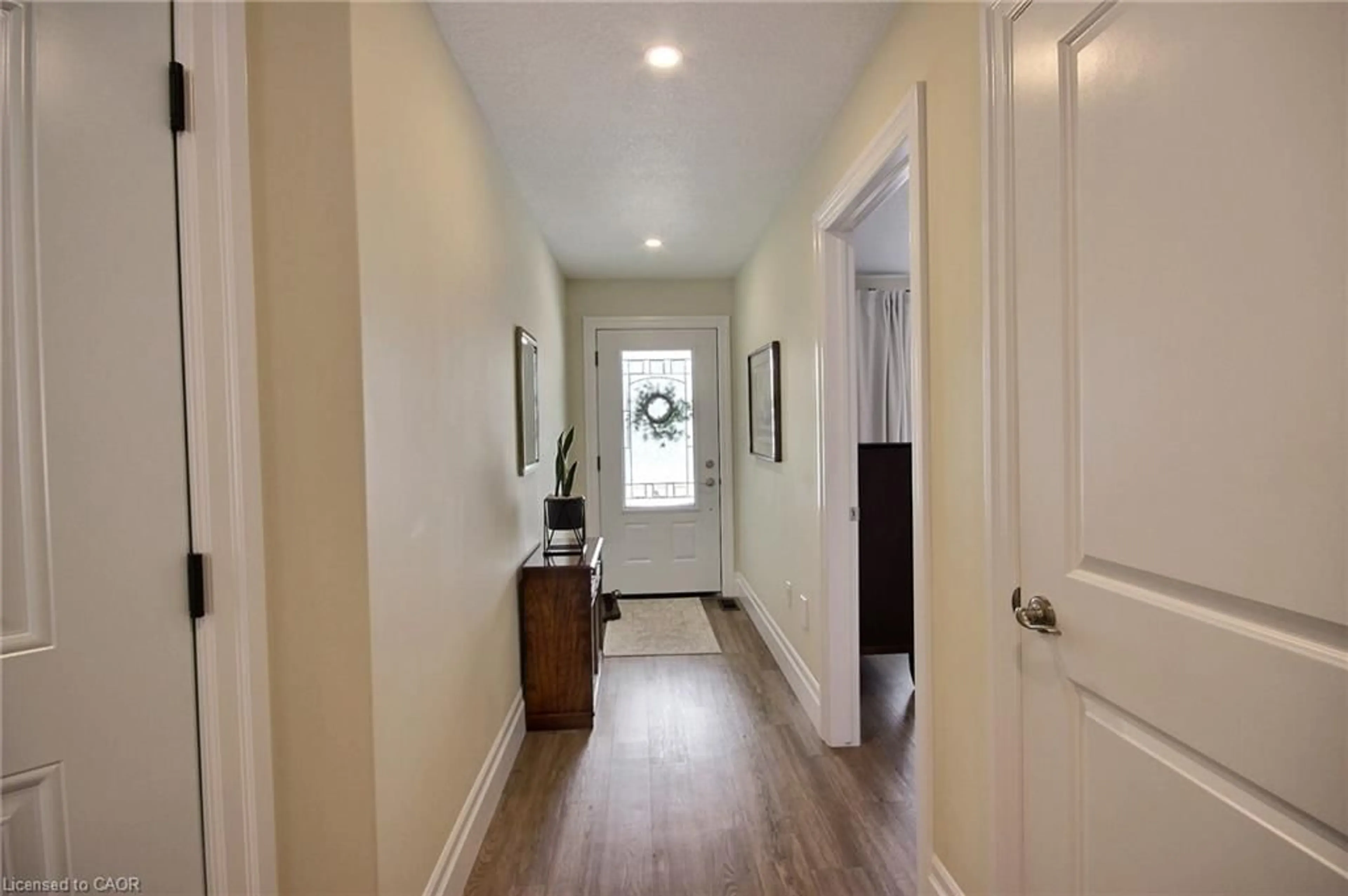 Indoor entryway for 1095 Kincaid St, Listowel Ontario N4W 0J8