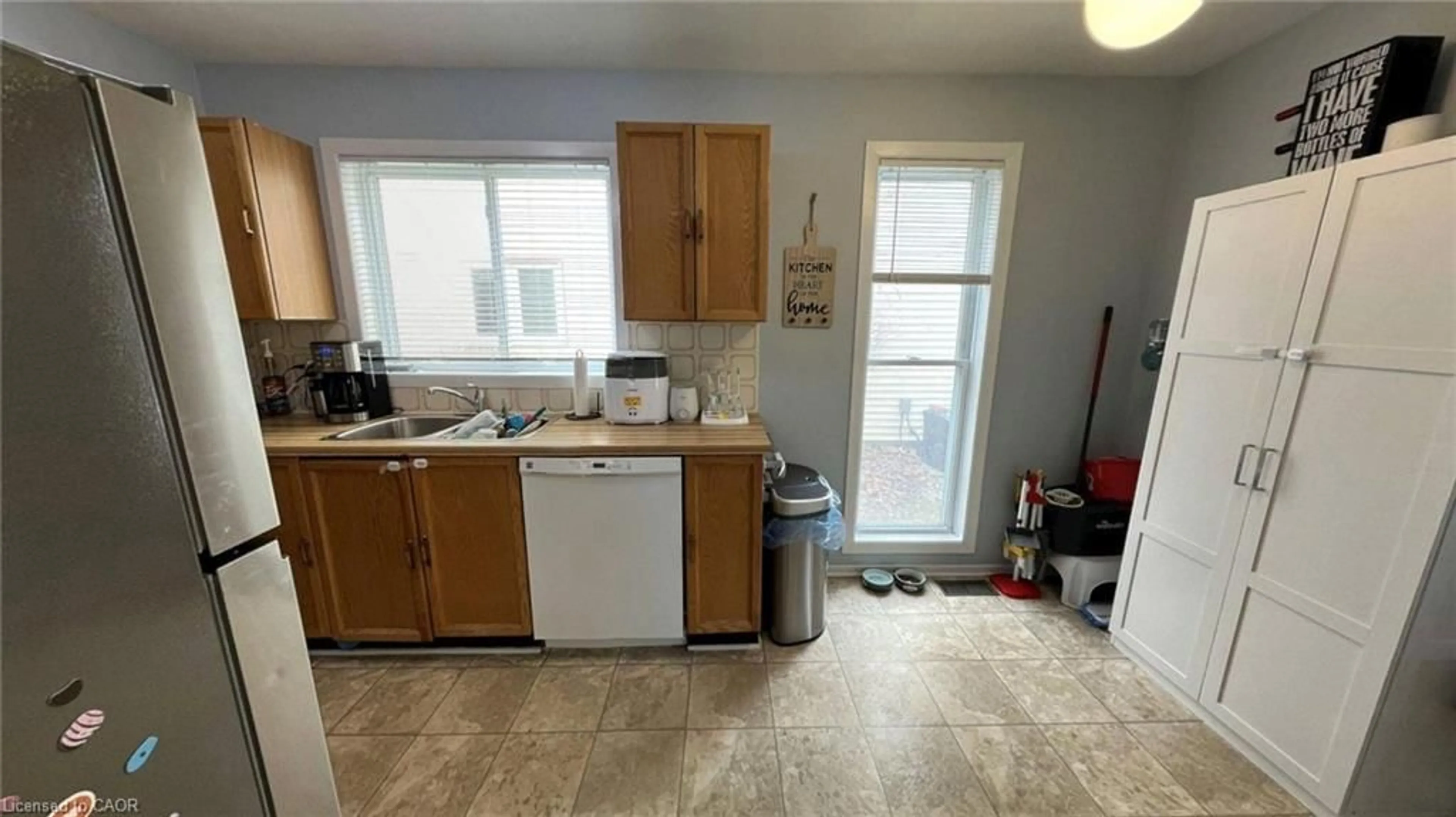 Standard kitchen, unknown for 1445 Gaultois Ave, Orleans Ontario K1C 3G7