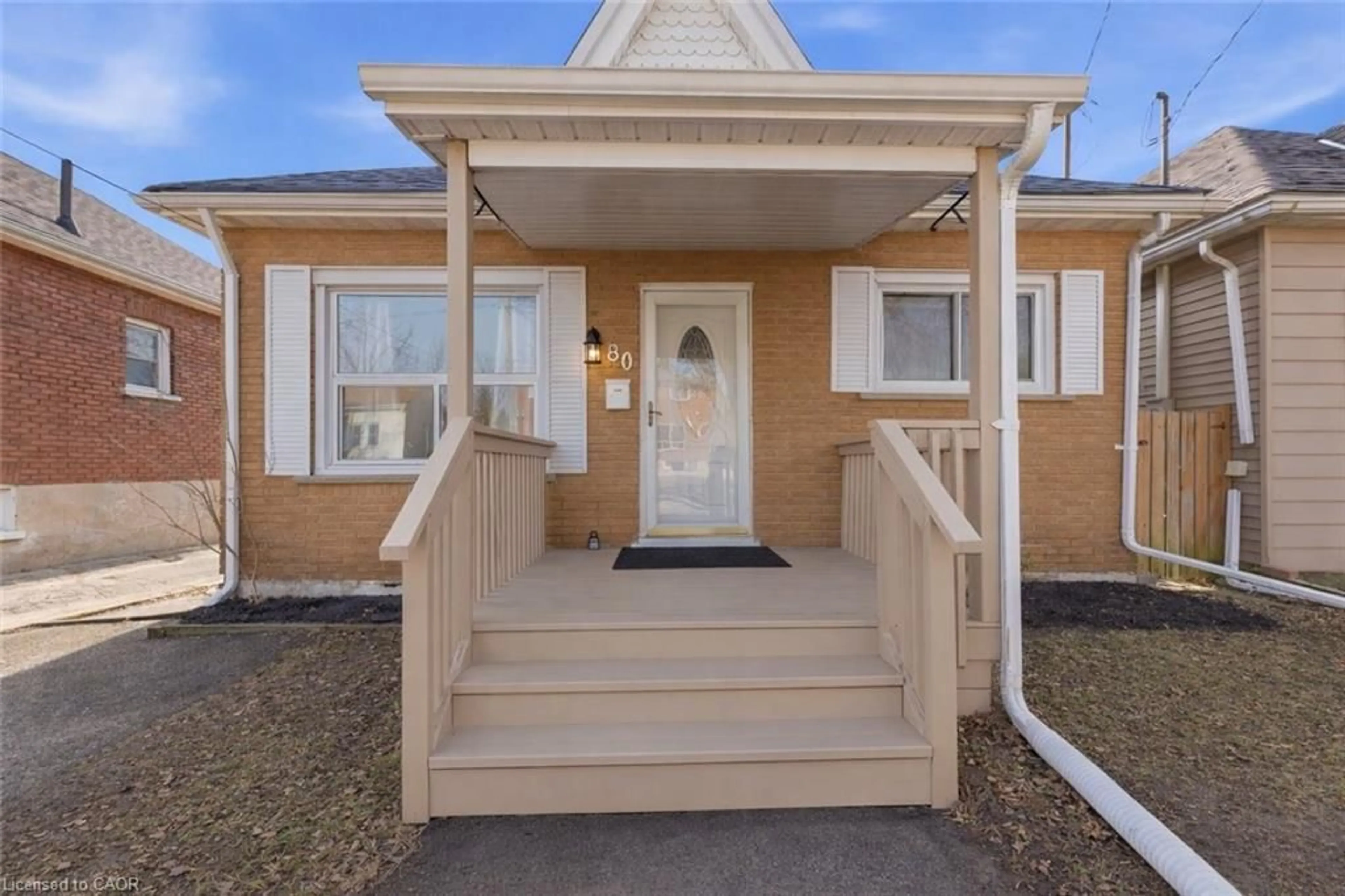 Indoor entryway for 80 Walnut St, Brantford Ontario N3T 1H4