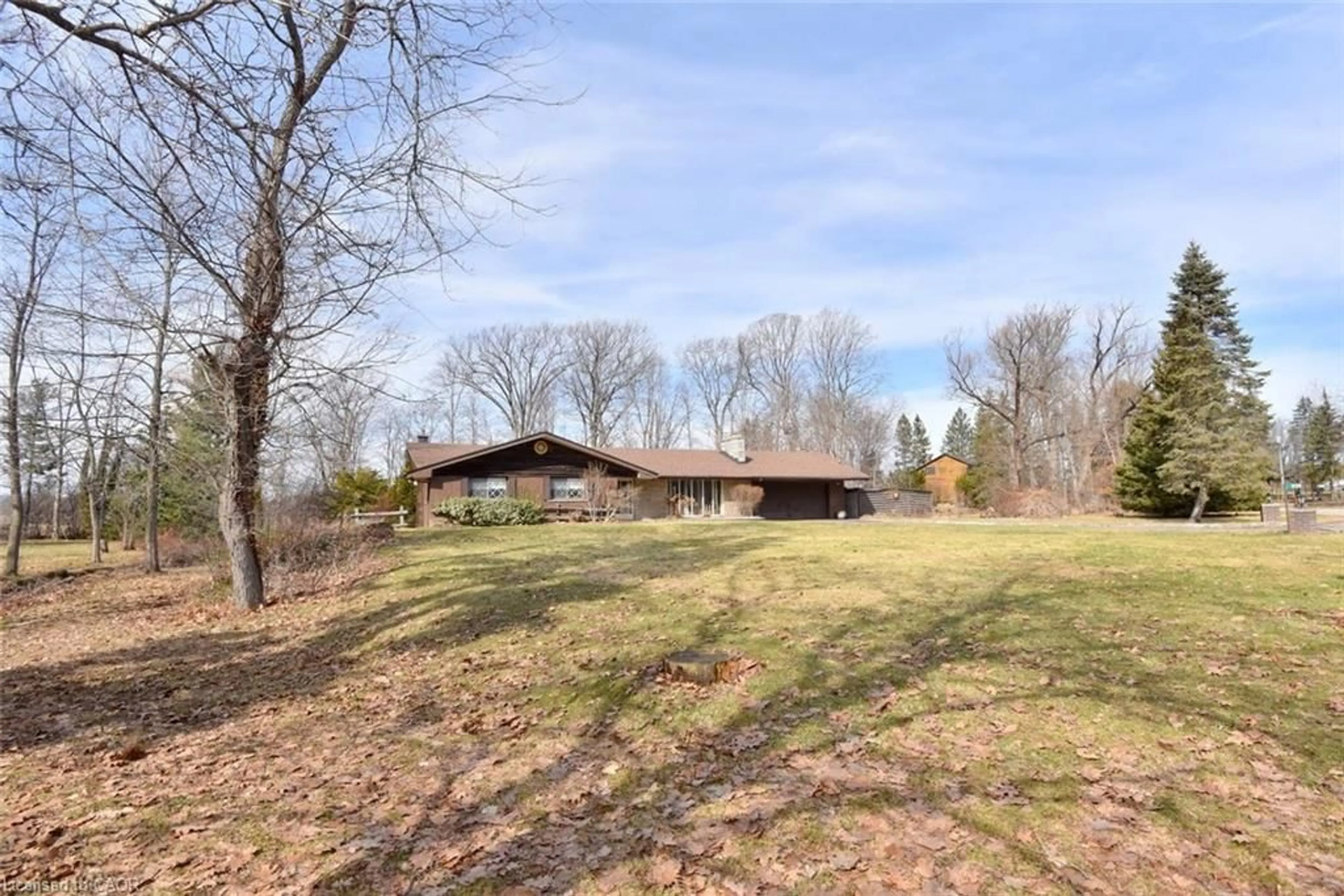 A pic from outside/outdoor area/front of a property/back of a property/a pic from drone, unknown for 938 Courtland Dr, Ancaster Ontario L9G 3L1