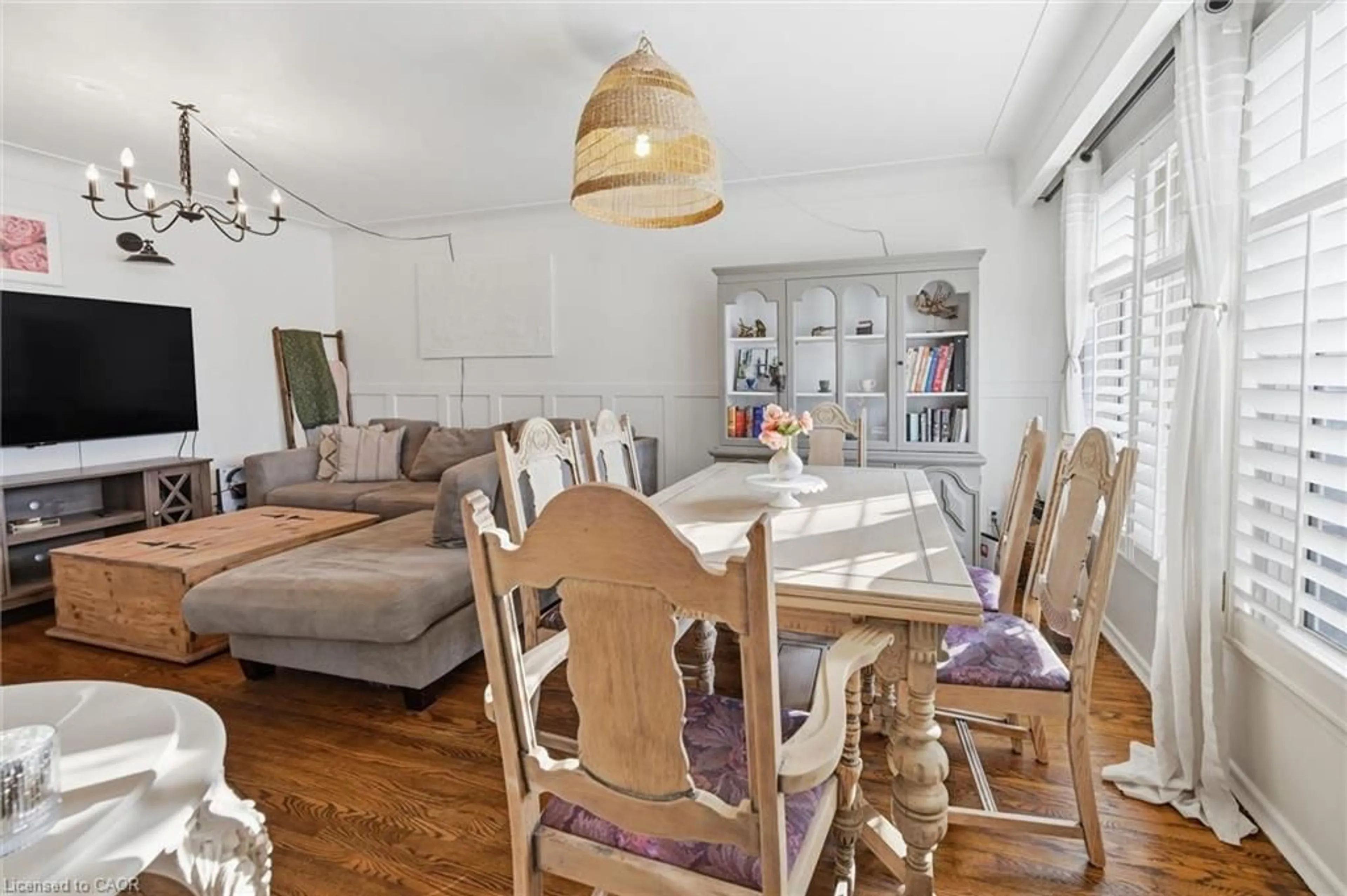 Dining room, wood/laminate floor for 155 Ridge St, Hamilton Ontario L9A 2X4