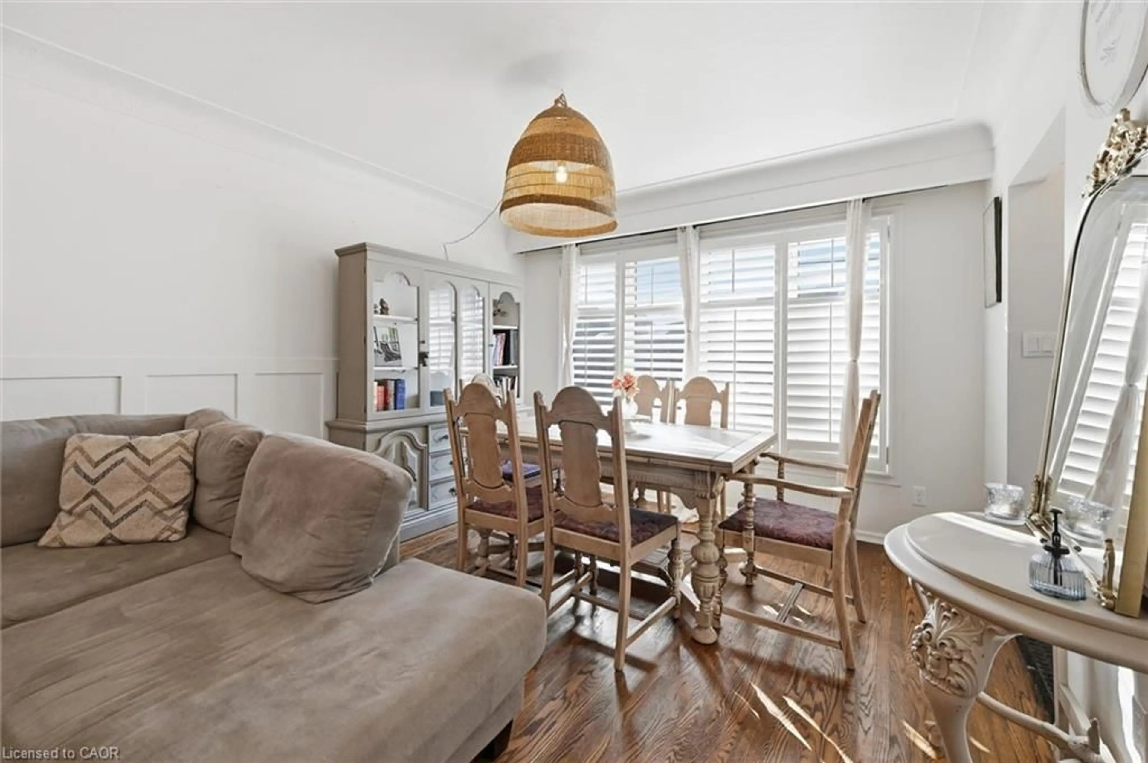 Dining room, wood/laminate floor for 155 Ridge St, Hamilton Ontario L9A 2X4