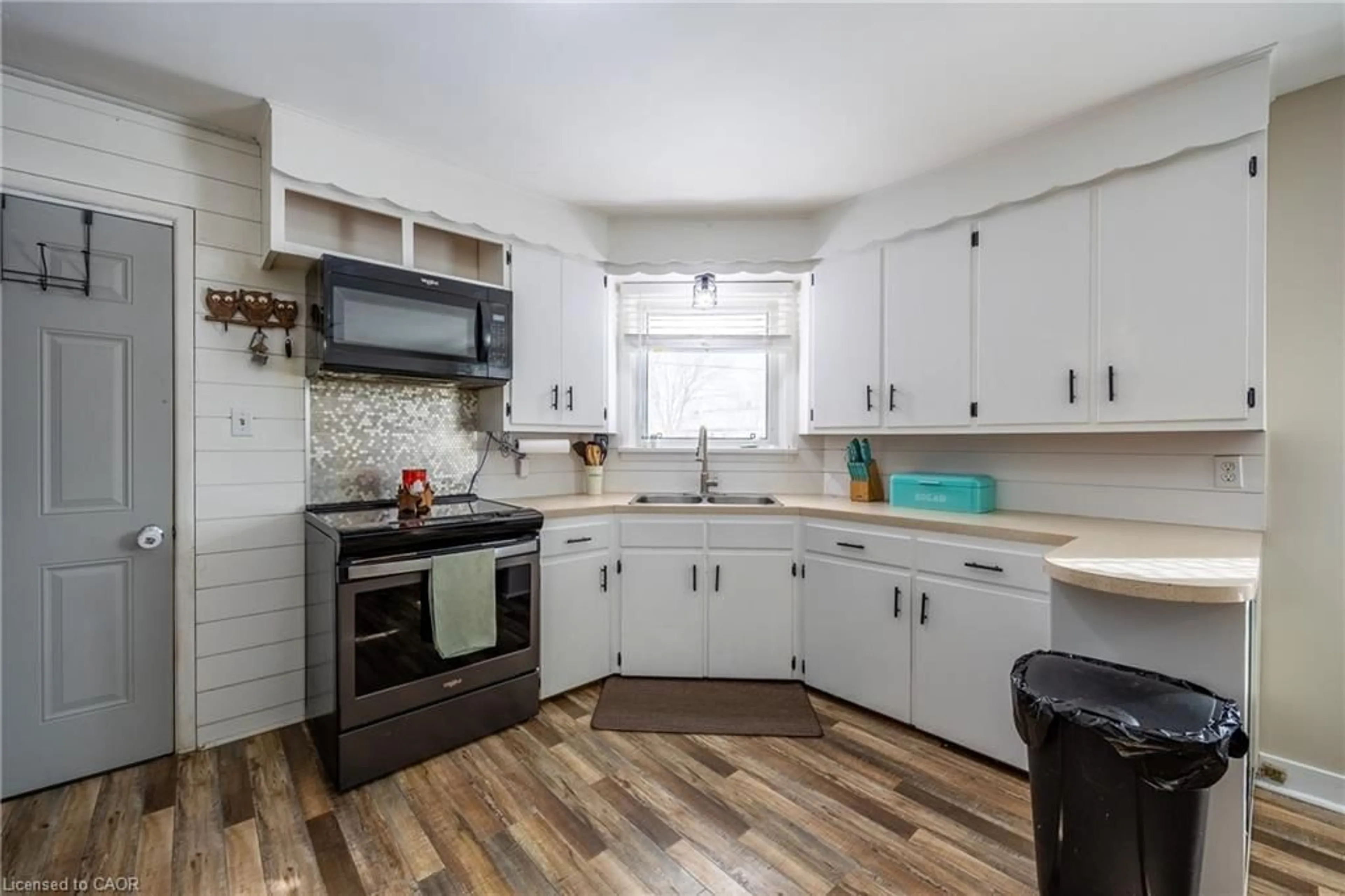 Standard kitchen, unknown for 340 Delcrest Ave, Delhi Ontario N4B 2S7