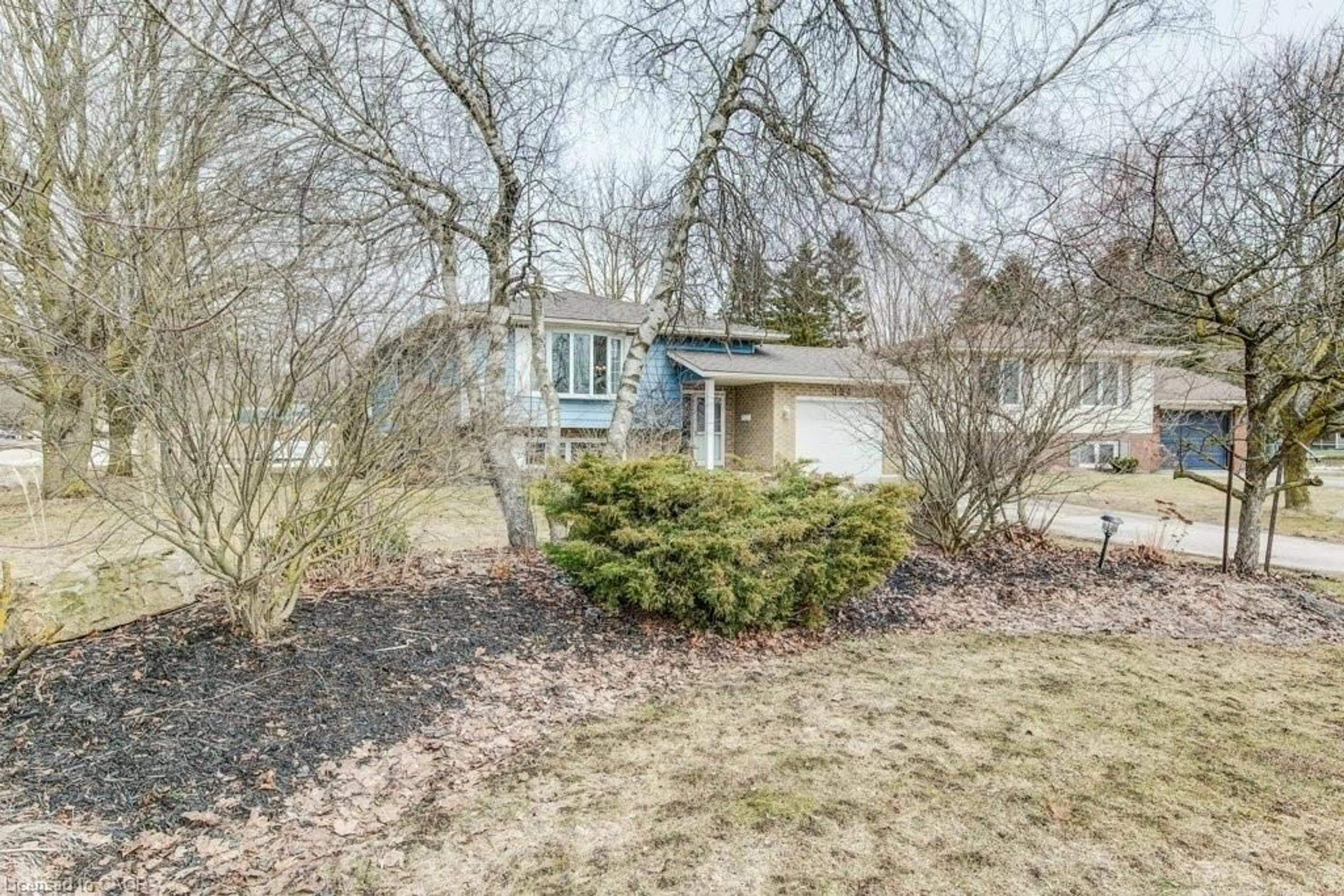 A pic from outside/outdoor area/front of a property/back of a property/a pic from drone, street for 294 Forest Glen Dr, Mount Forest Ontario N0G 2L2
