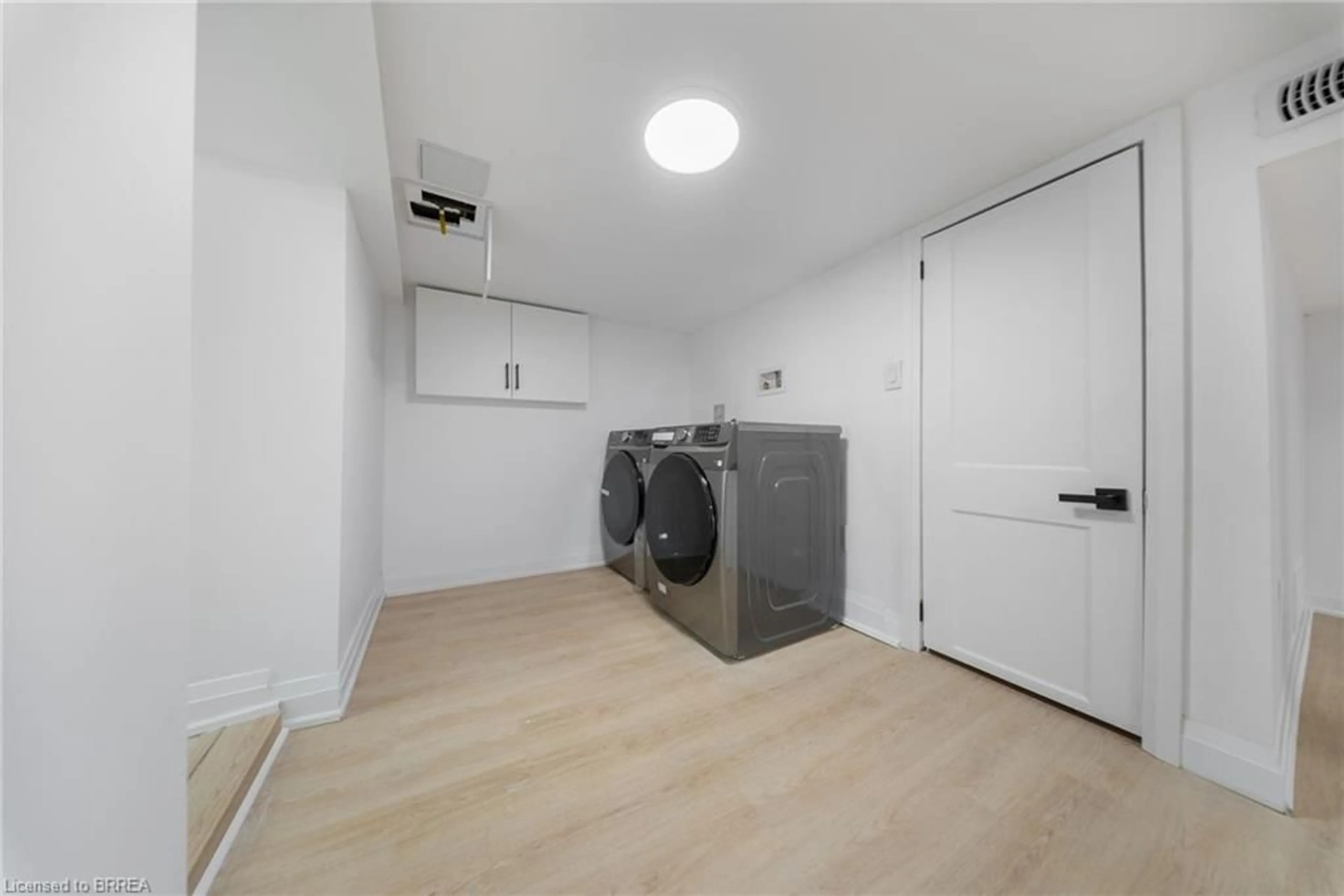 Laundry room for 111 Victoria St, Brantford Ontario N3S 3K7
