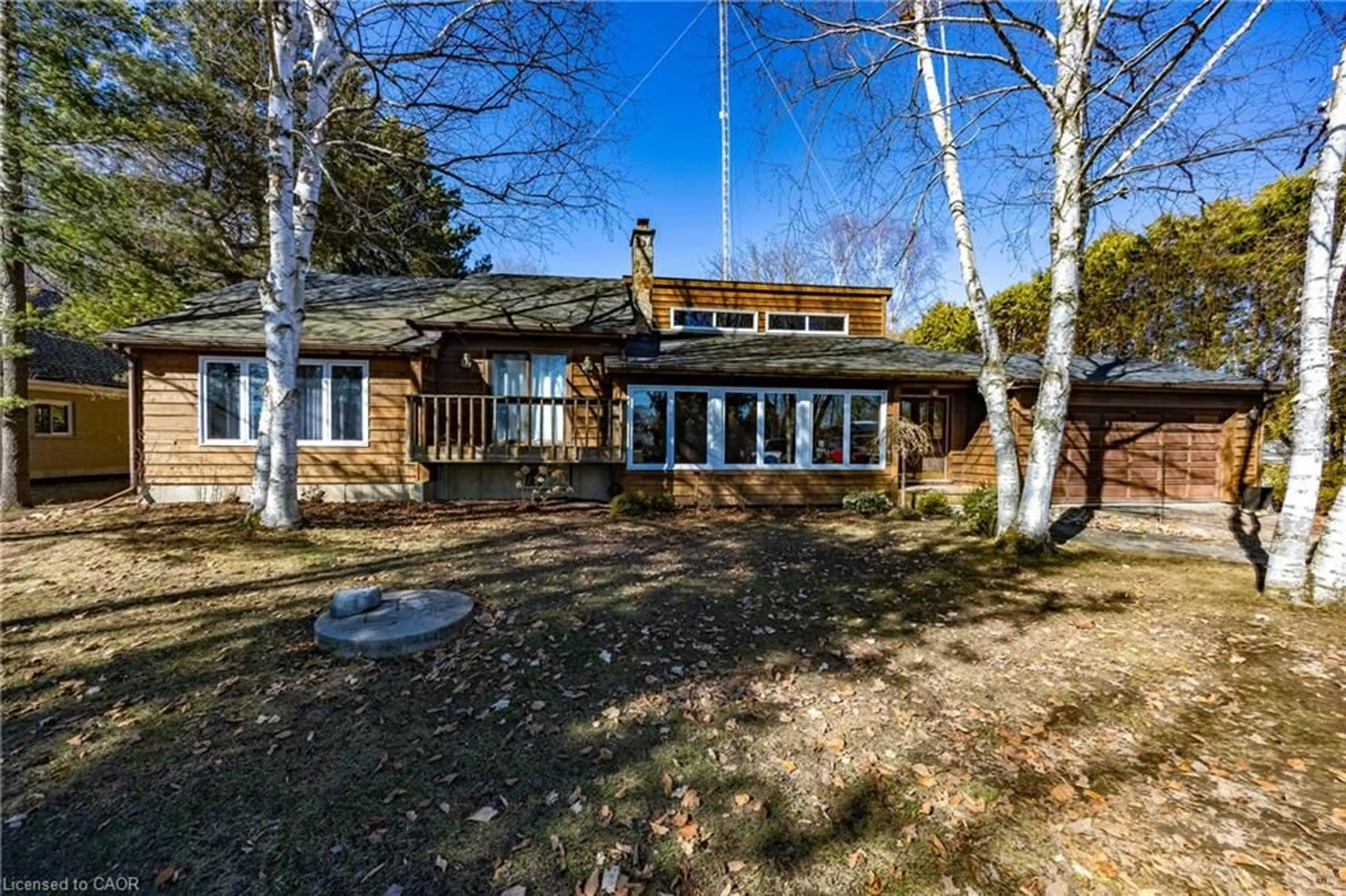 A pic from outside/outdoor area/front of a property/back of a property/a pic from drone, unknown for 917 Concession 6 Rd, Waterford Ontario N0E 1Y0