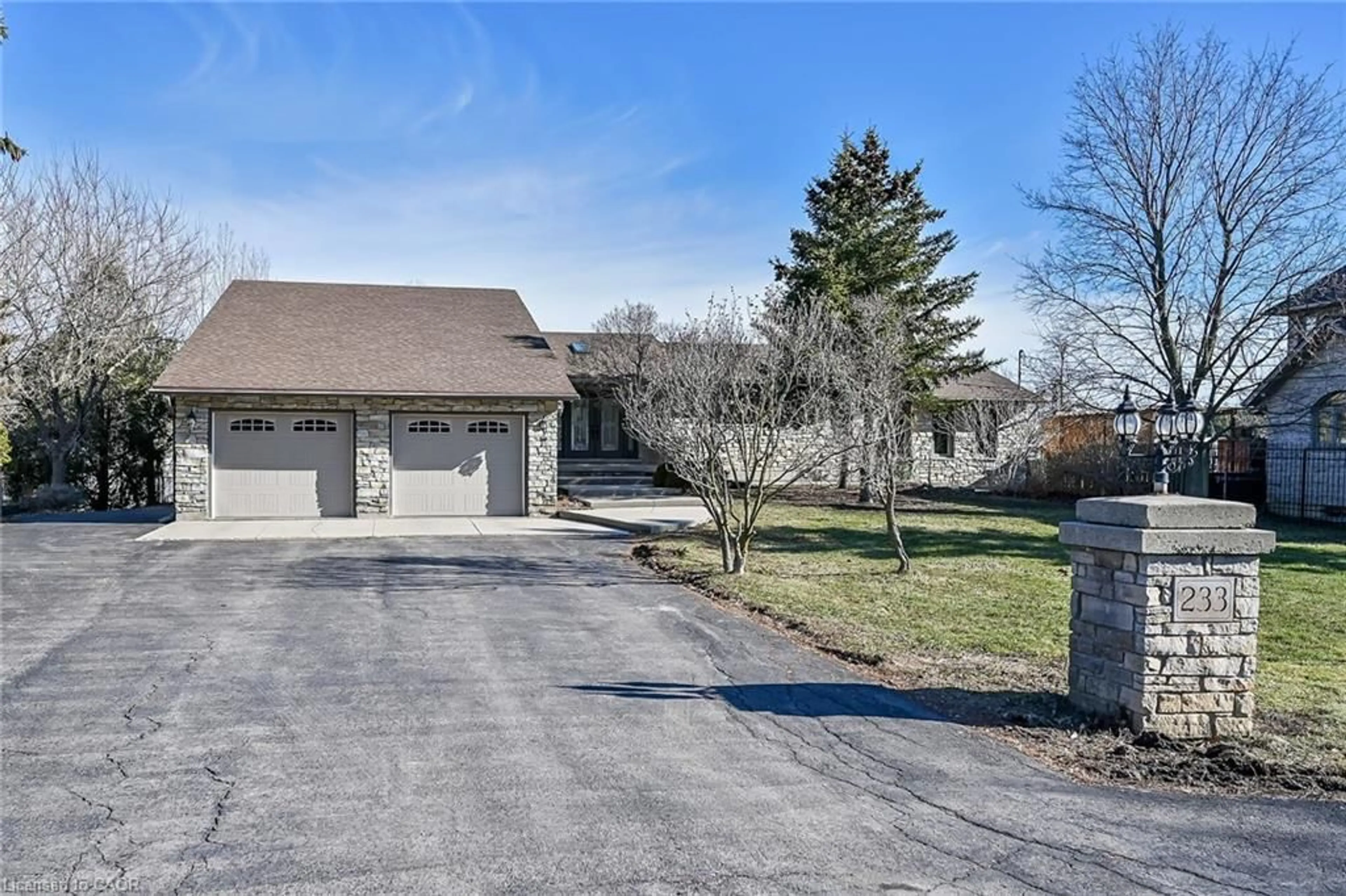 A pic from outside/outdoor area/front of a property/back of a property/a pic from drone, street for 233 Green Mountain Rd, Stoney Creek Ontario L8J 2Z5