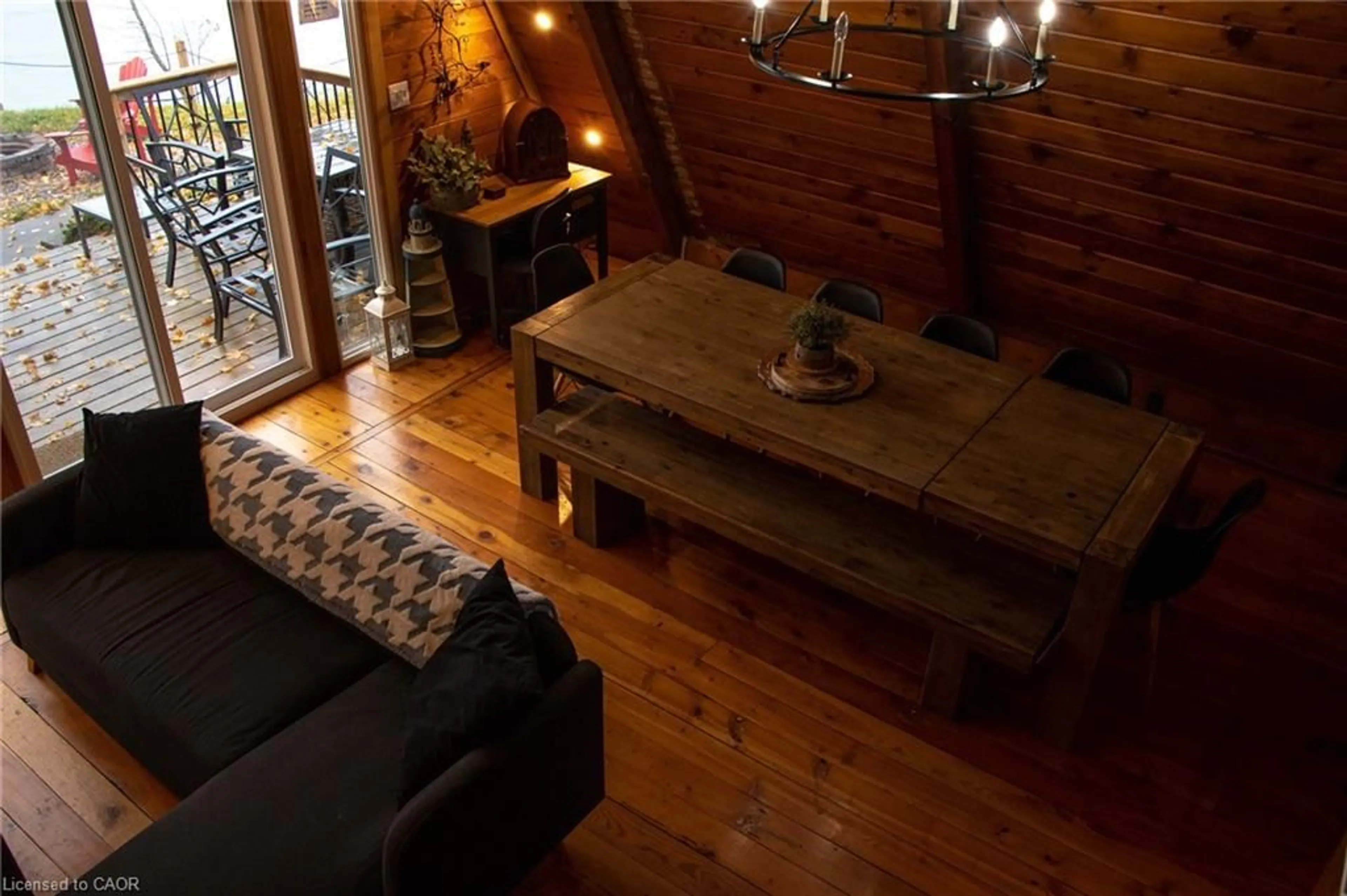 Living room with furniture, wood/laminate floor for 25 Derner Line, Dunnville Ontario N0A 1K0