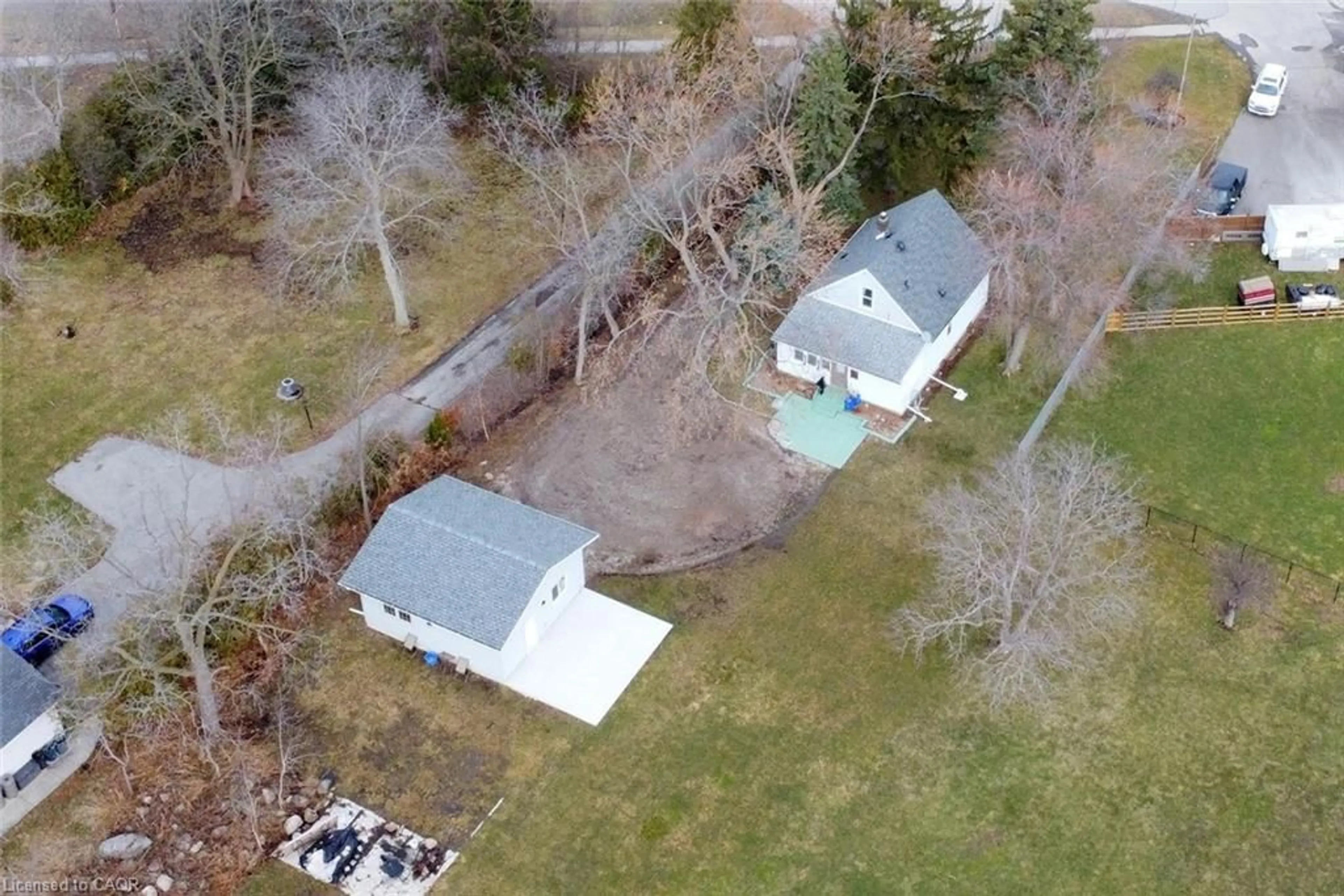 A pic from outside/outdoor area/front of a property/back of a property/a pic from drone, unknown for 1058 Highway No 8 Hwy, Stoney Creek Ontario L8E 5J1