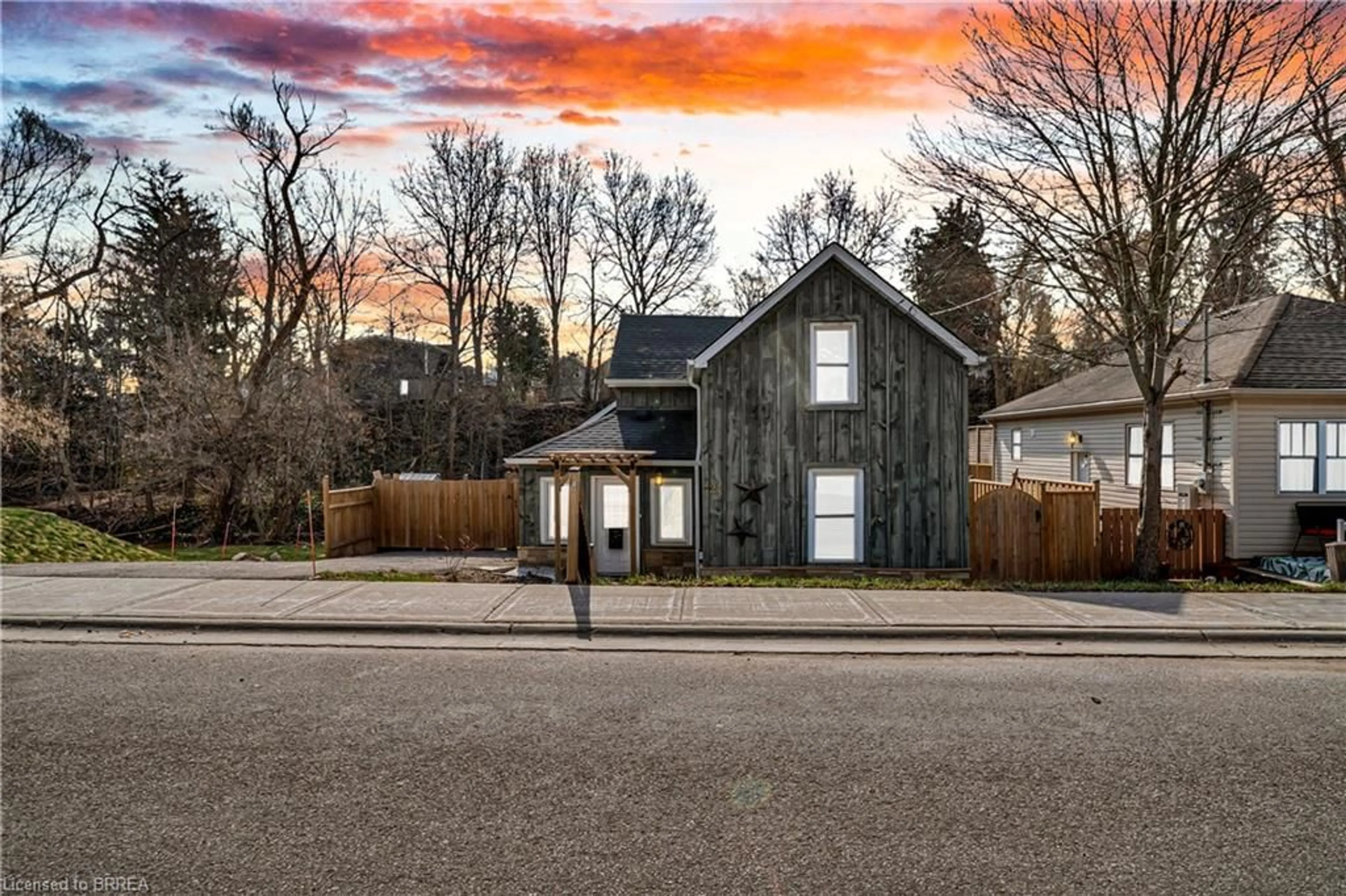 Unknown for 28 Church St, Acton Ontario L7J 1K2