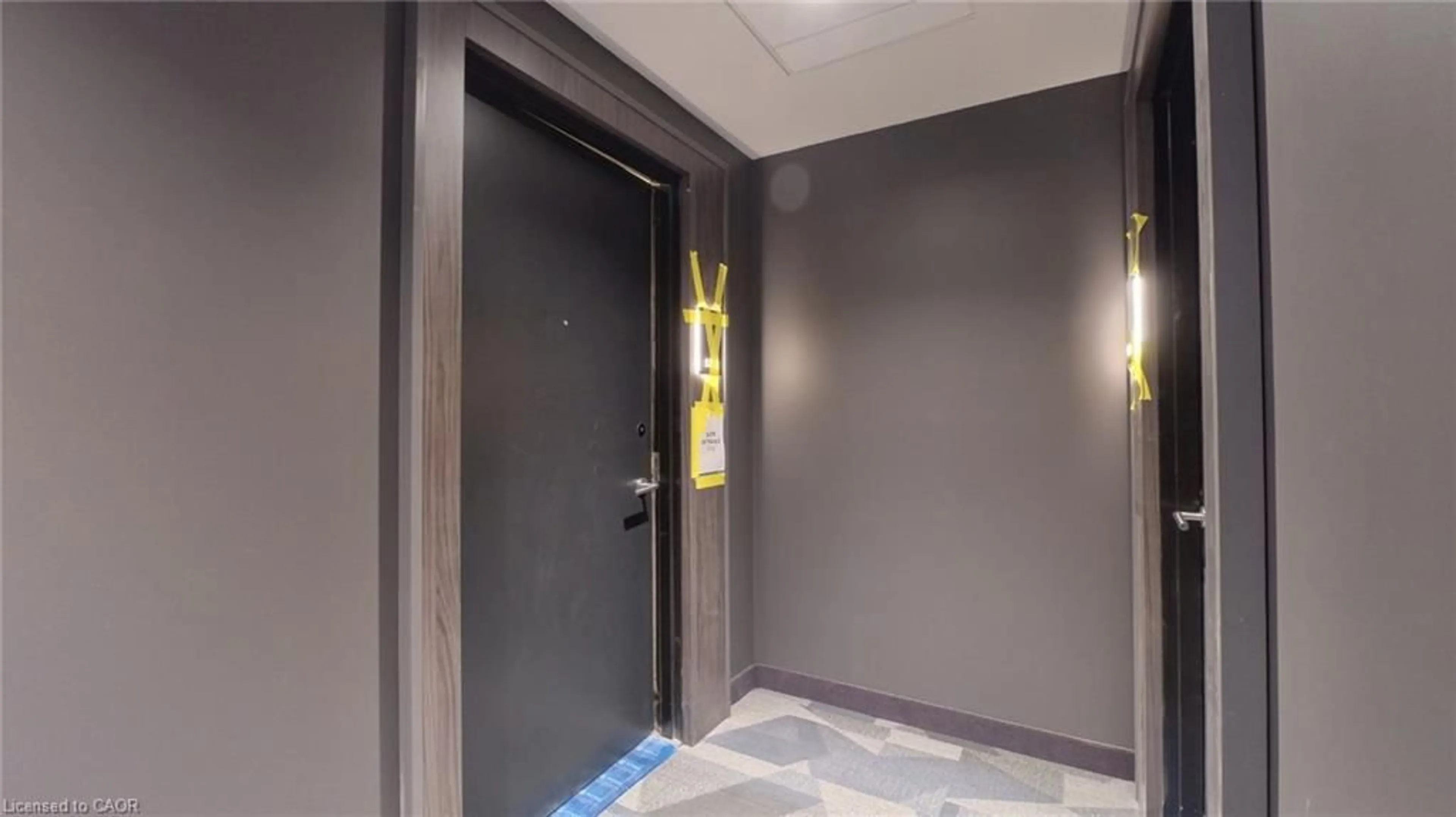Indoor foyer for 5 Wellington St #1712, Kitchener Ontario N2G 0E3