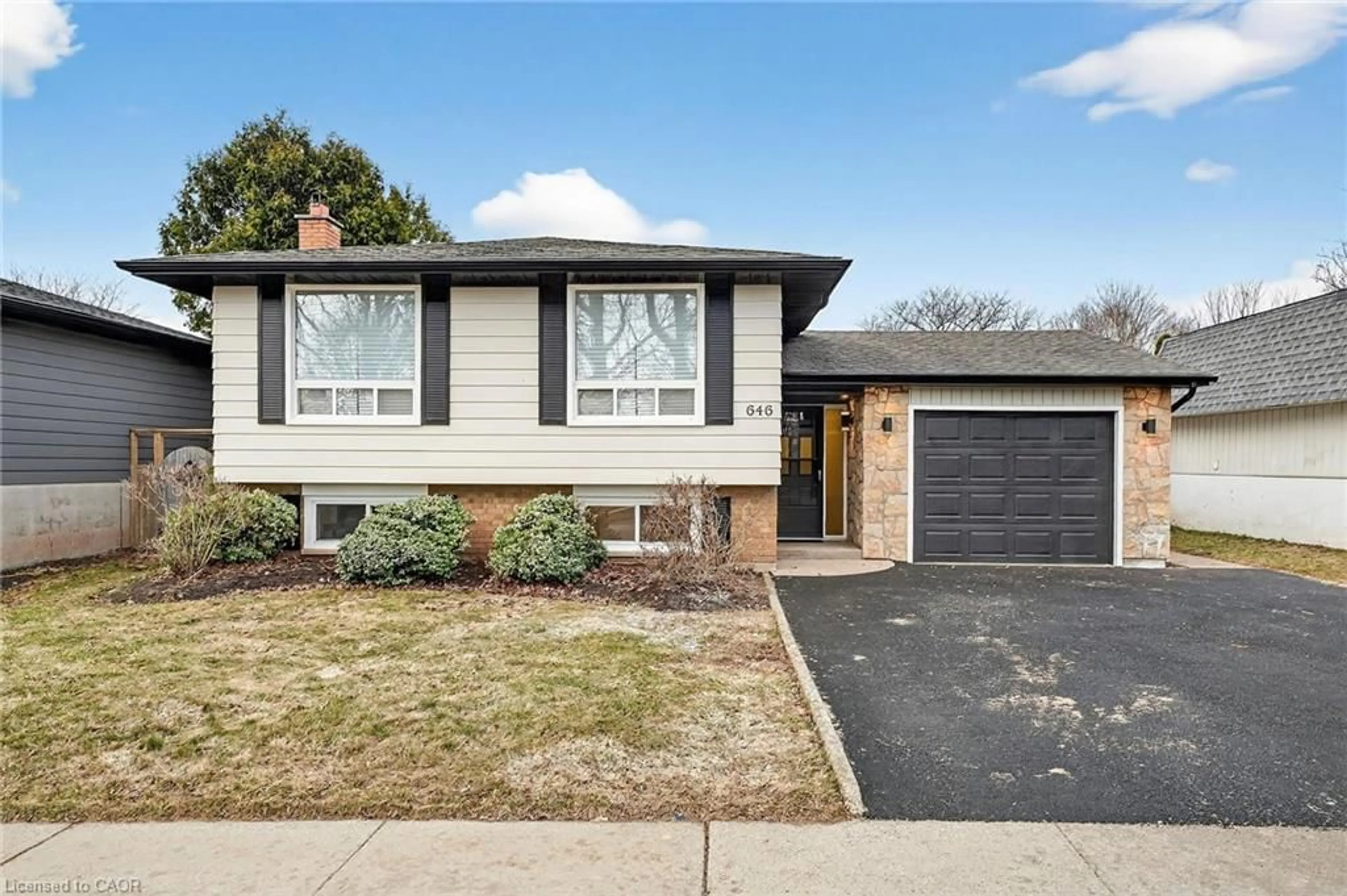 Home with brick exterior material, street for 646 Cumberland Ave, Burlington Ontario L7N 2X5