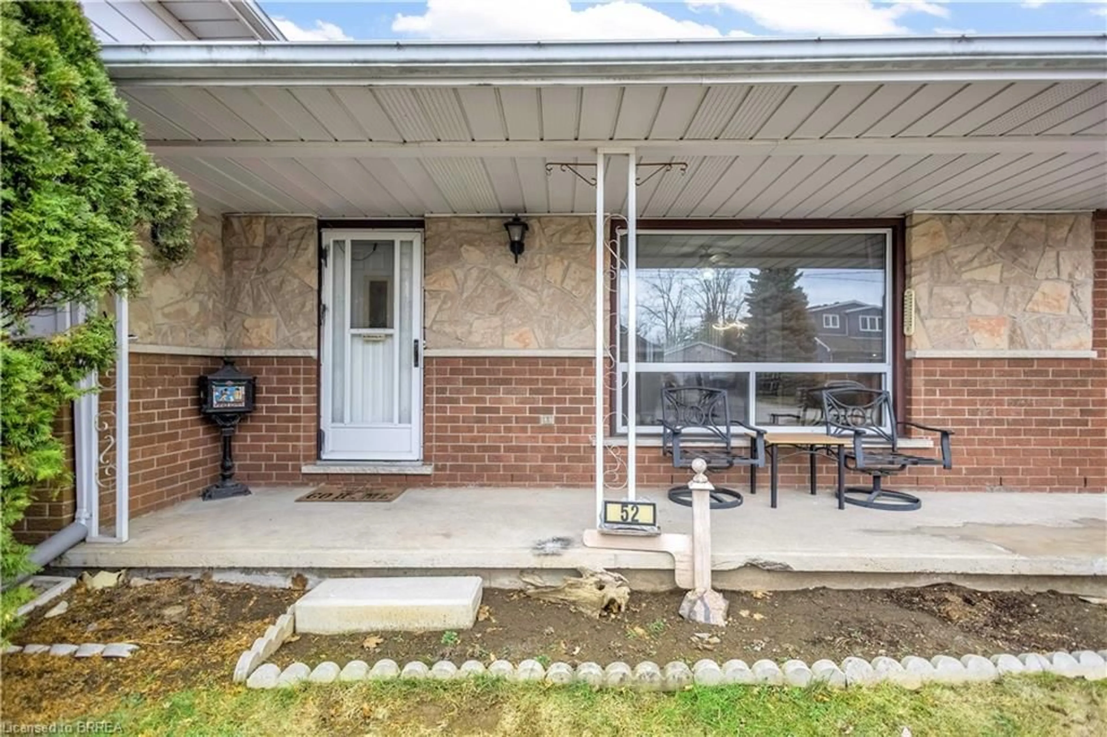 Patio, unknown for 52 Charles St, Brantford Ontario N3T 1B3