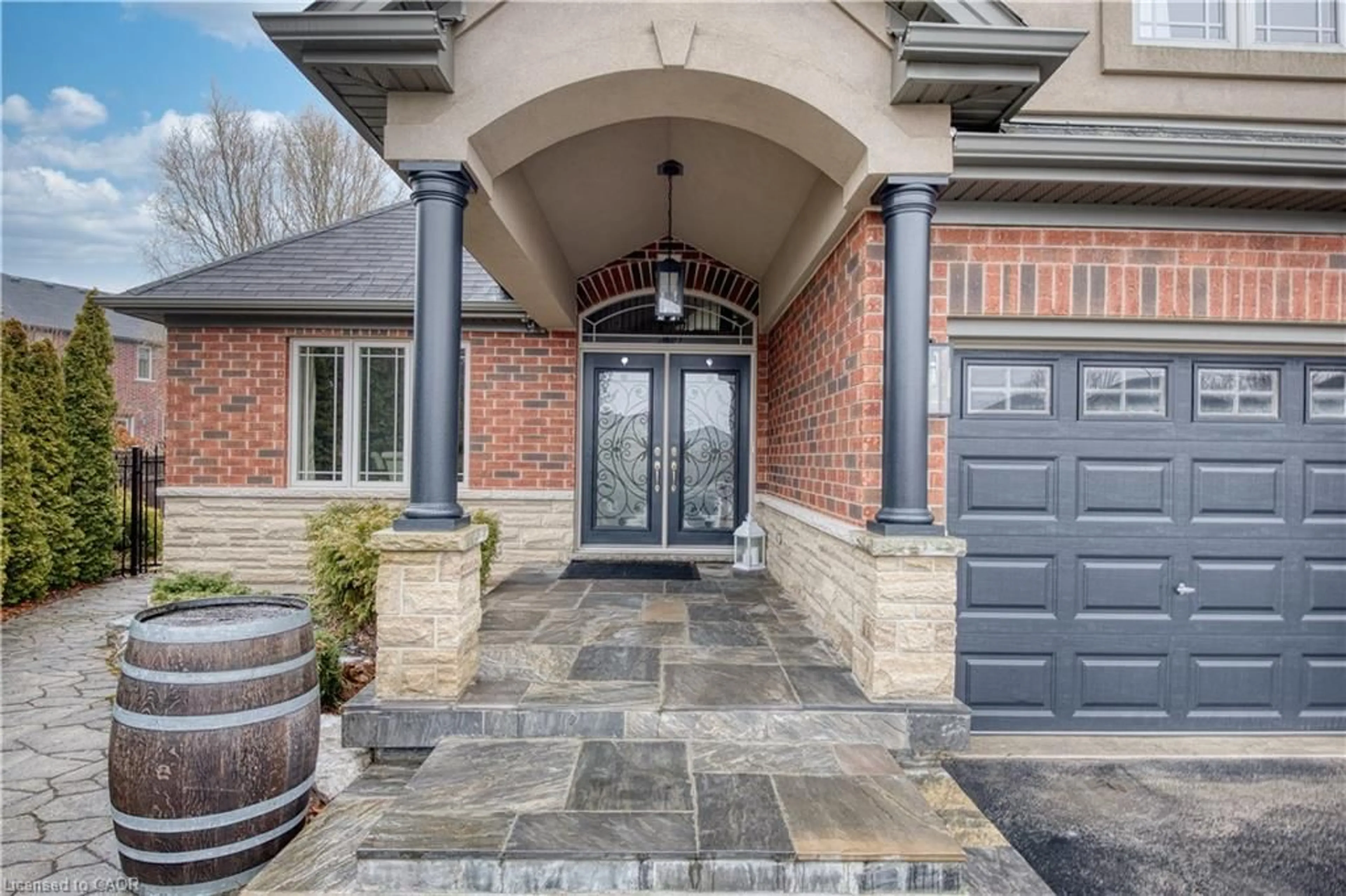 Home with brick exterior material, street for 58 Tulip St, Grimsby Ontario L3M 0B8