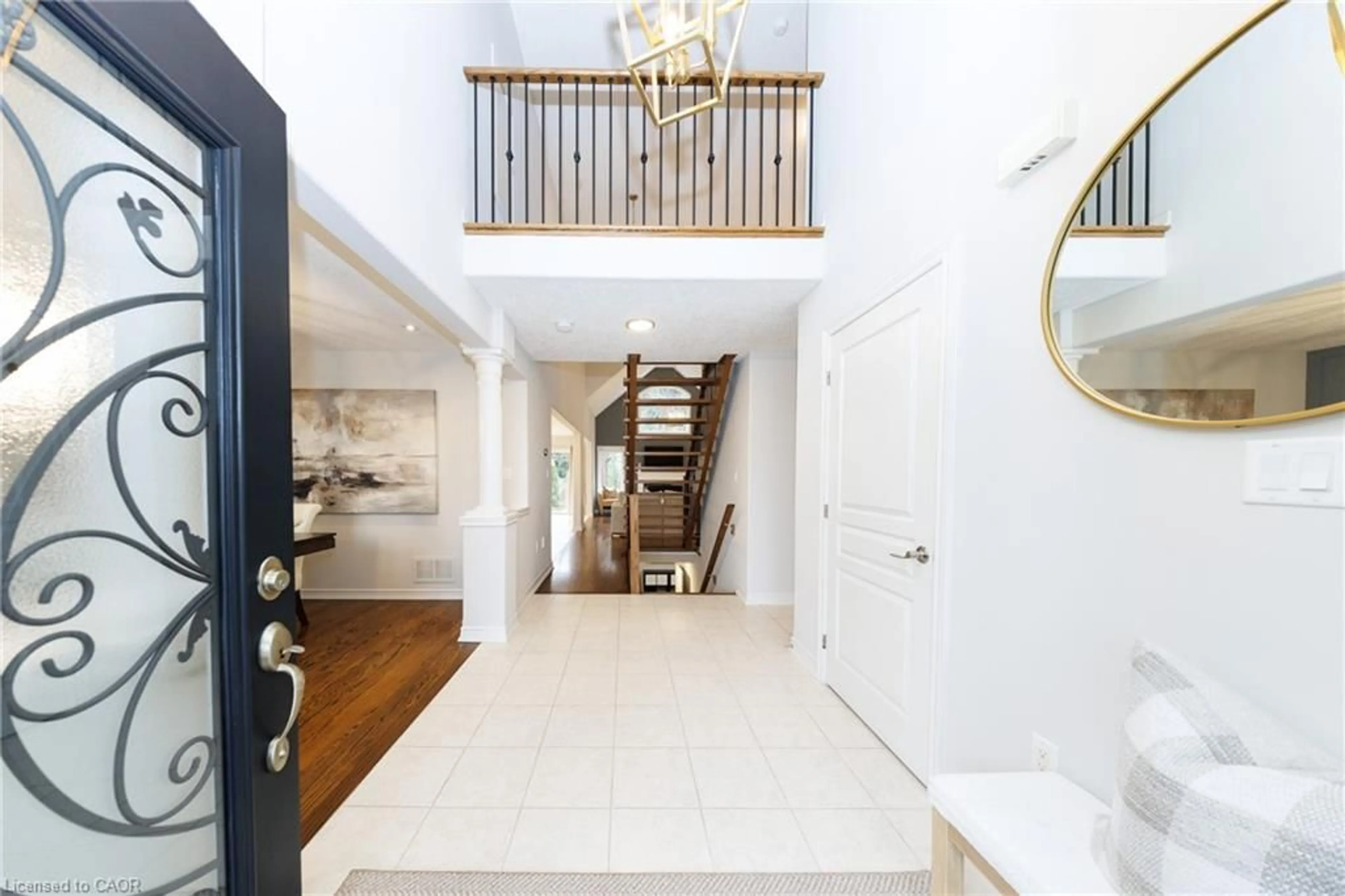 Indoor entryway for 58 Tulip St, Grimsby Ontario L3M 0B8