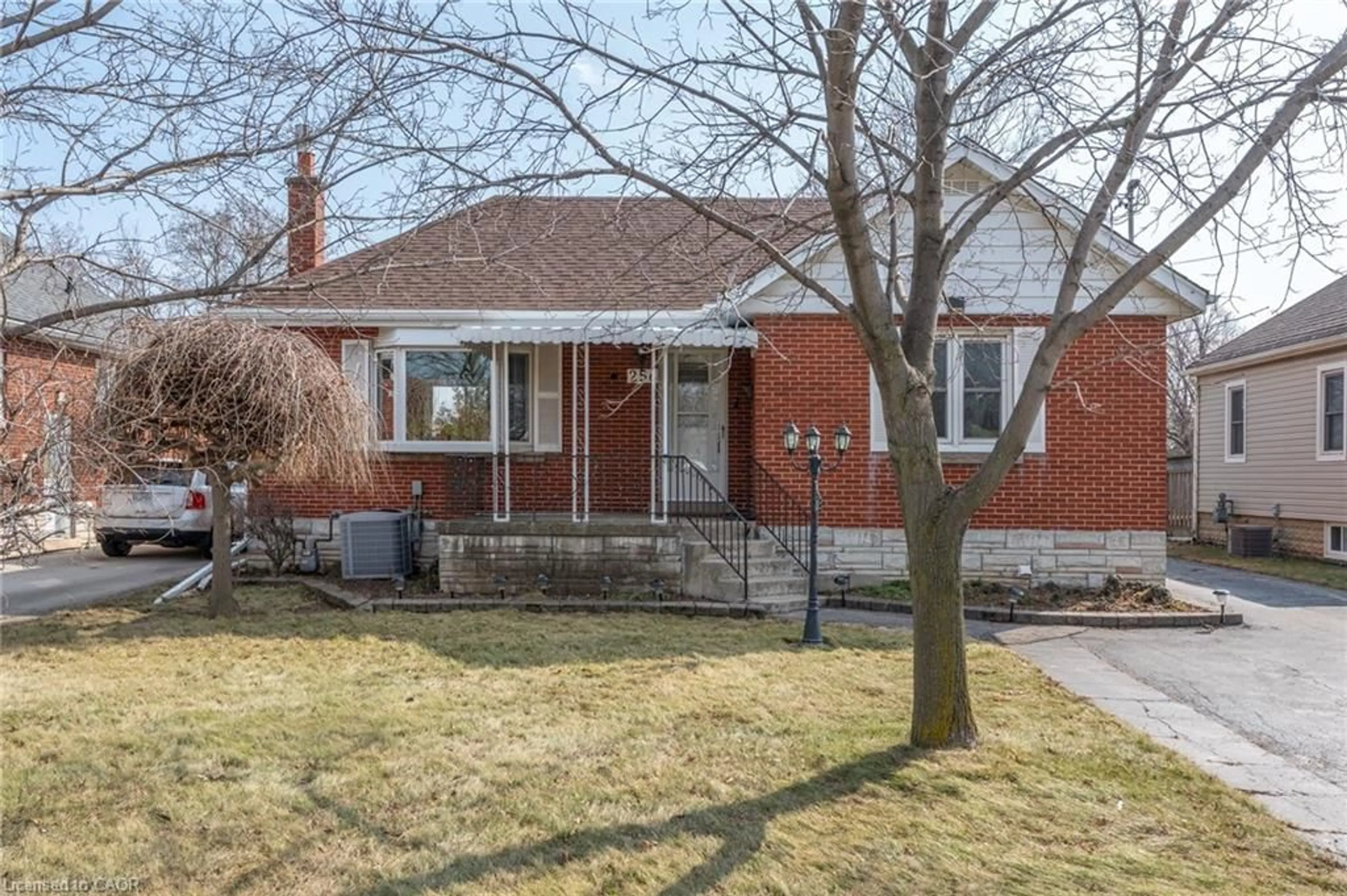 Home with brick exterior material, street for 256 Gray Rd, Stoney Creek Ontario L8E 1V1