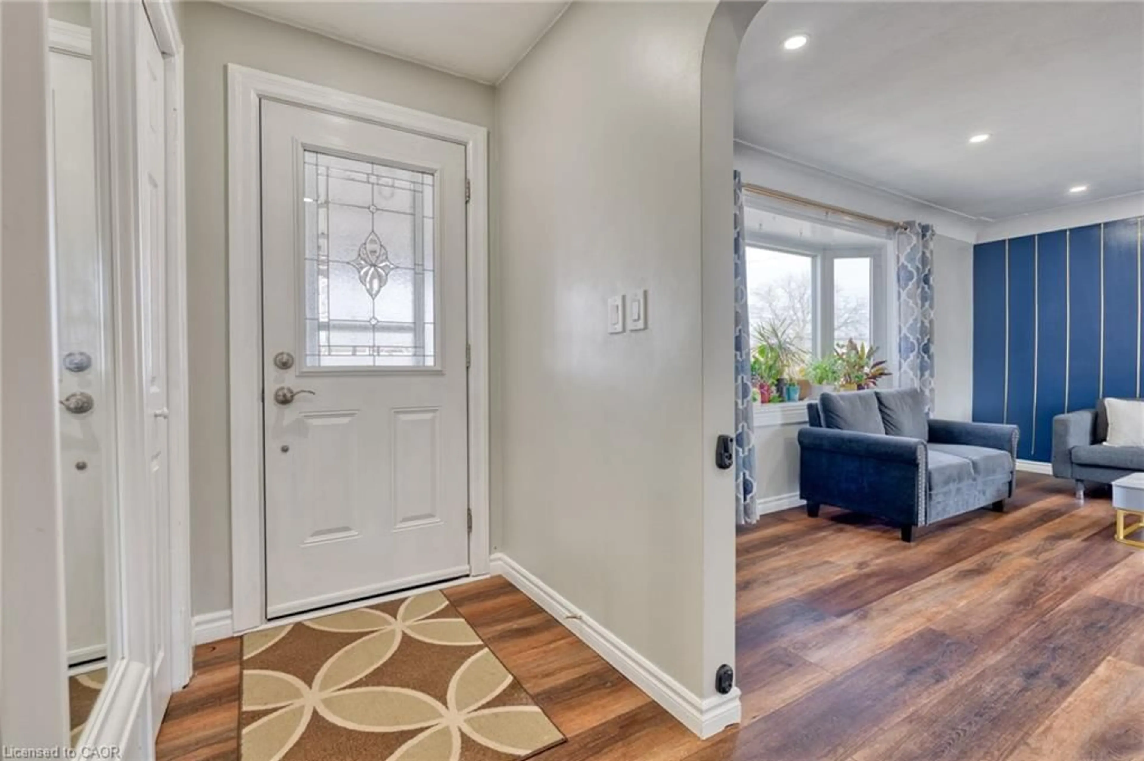 Indoor entryway for 256 Gray Rd, Stoney Creek Ontario L8E 1V1