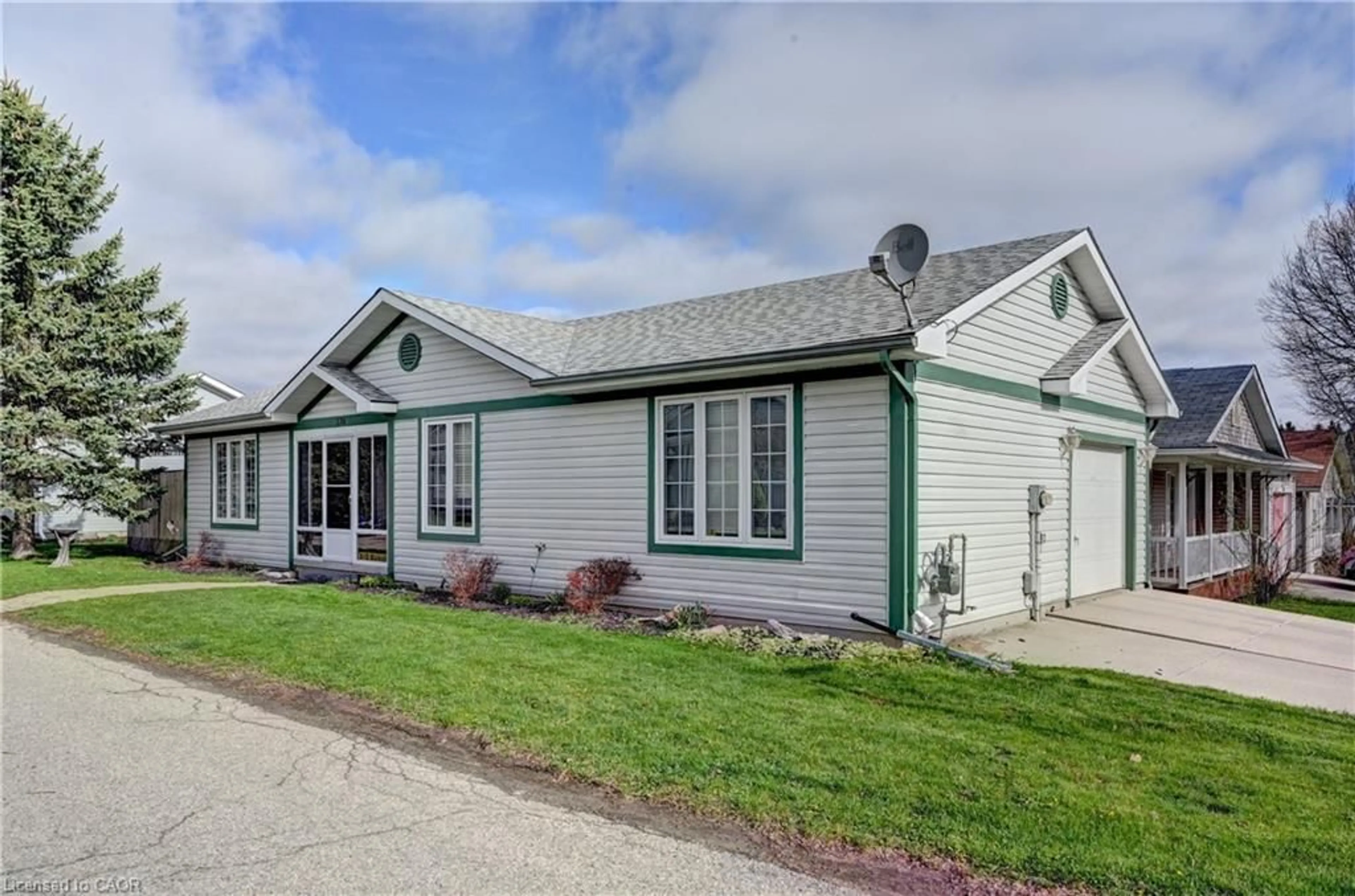 Home with vinyl exterior material, street for 176 Wesley Cres, Waterloo Ontario N2J 4G8