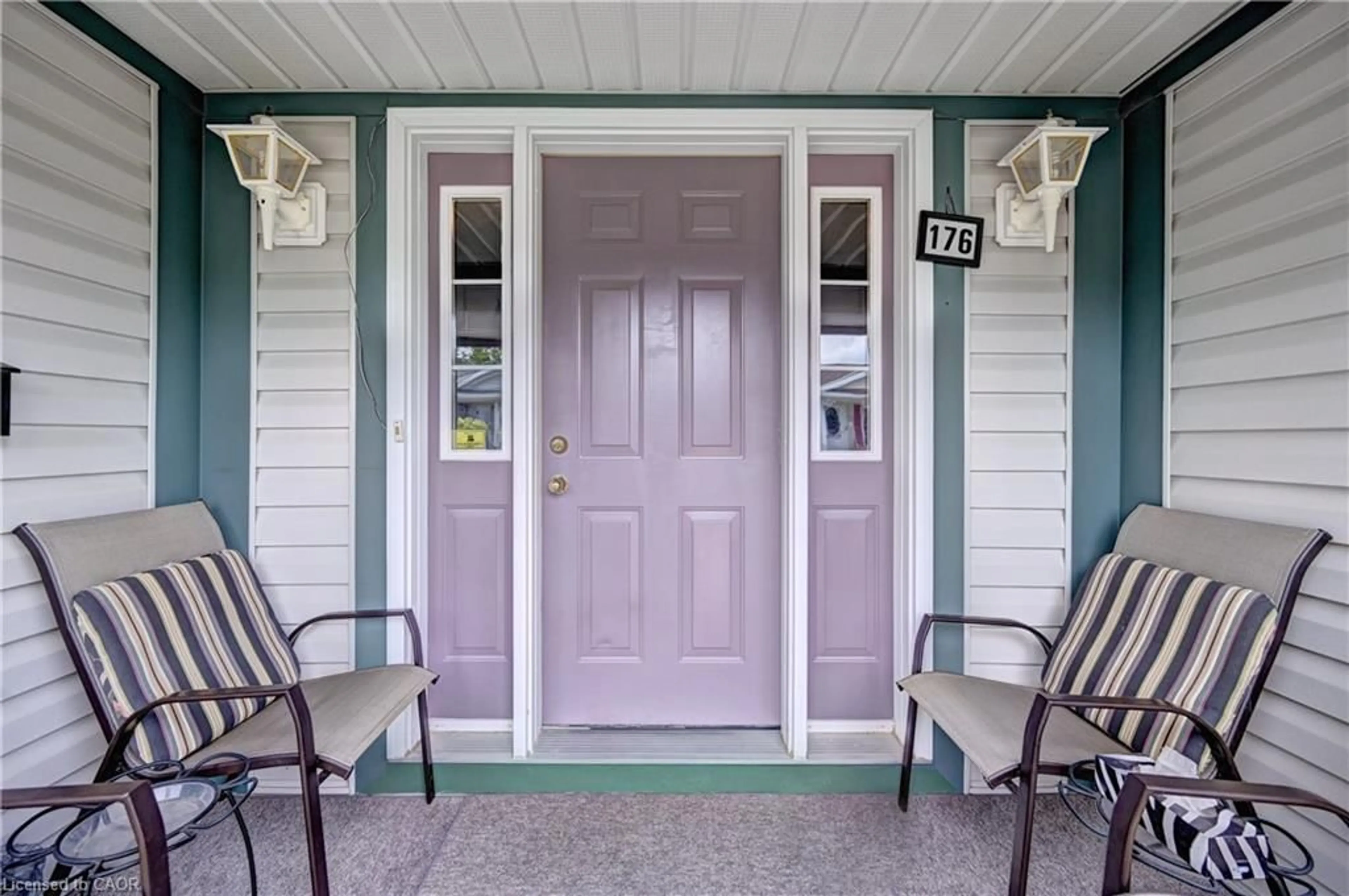 Indoor entryway for 176 Wesley Cres, Waterloo Ontario N2J 4G8