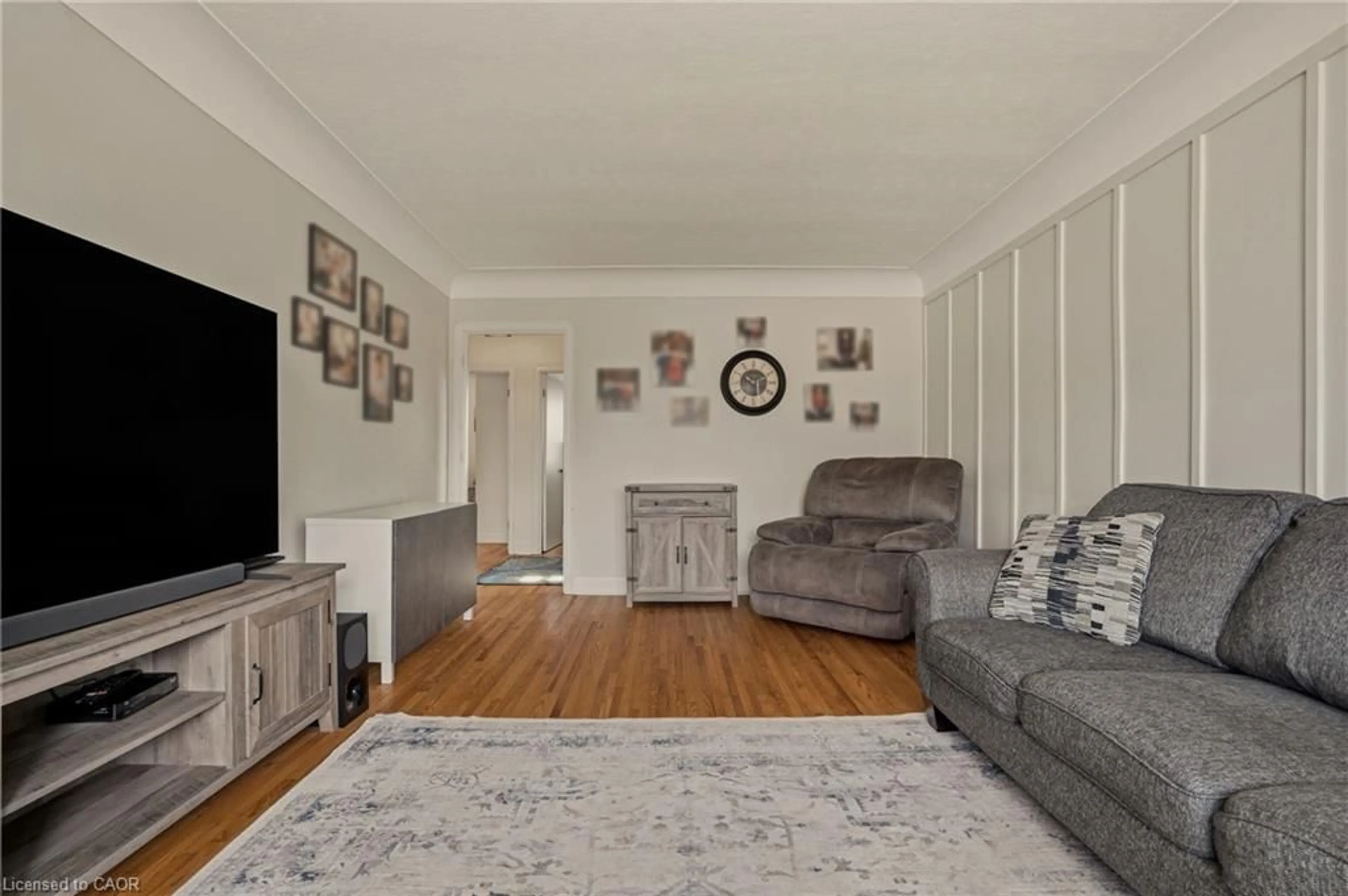 Living room with furniture, unknown for 22 Desjardins Ave, Dundas Ontario L9H 4R2
