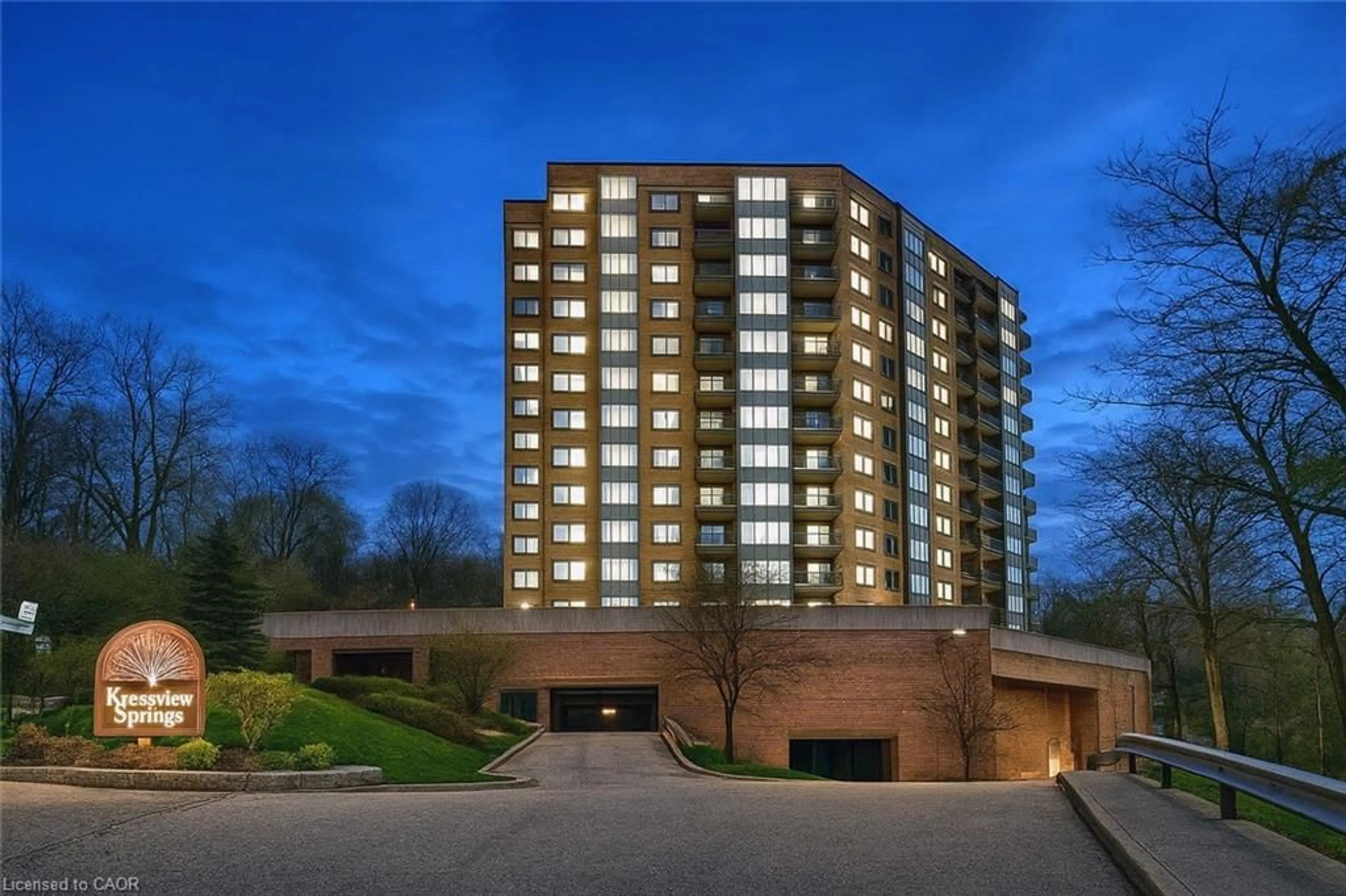 Indoor foyer for 237 King St #1305, Cambridge Ontario N3H 5L2