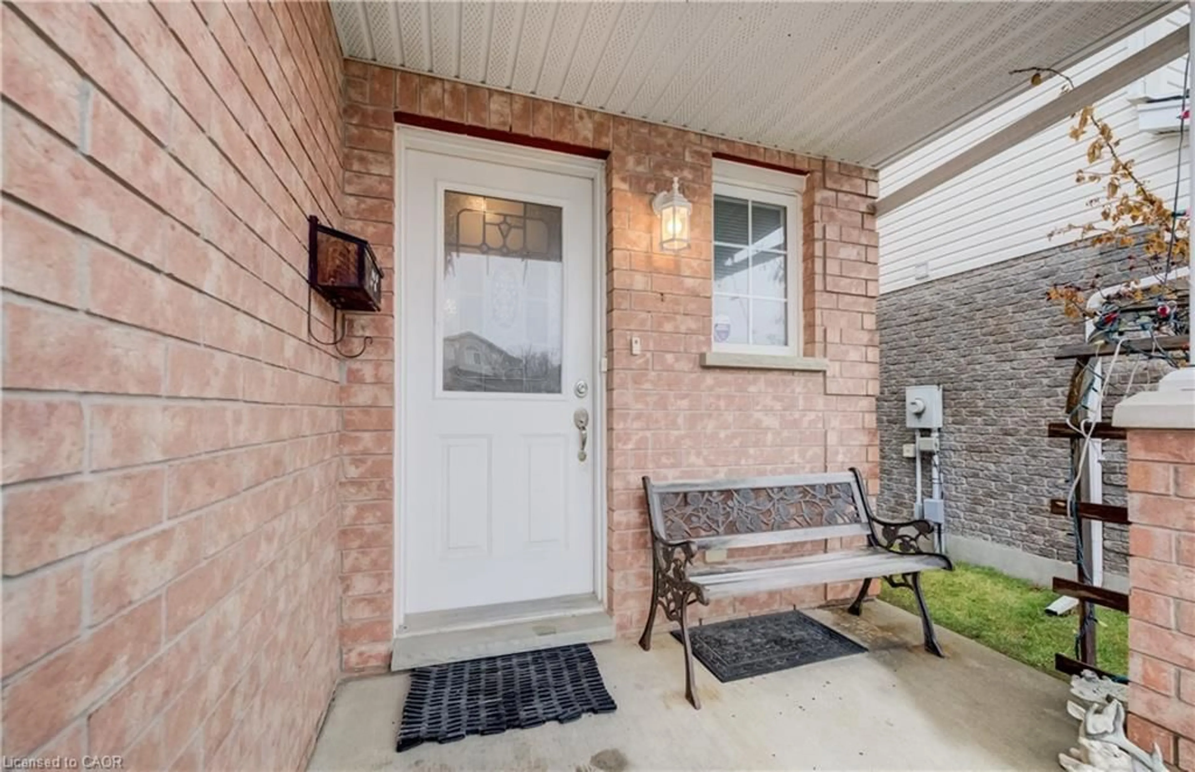 Indoor entryway for 484 Langlaw Dr, Cambridge Ontario N1P 1H5